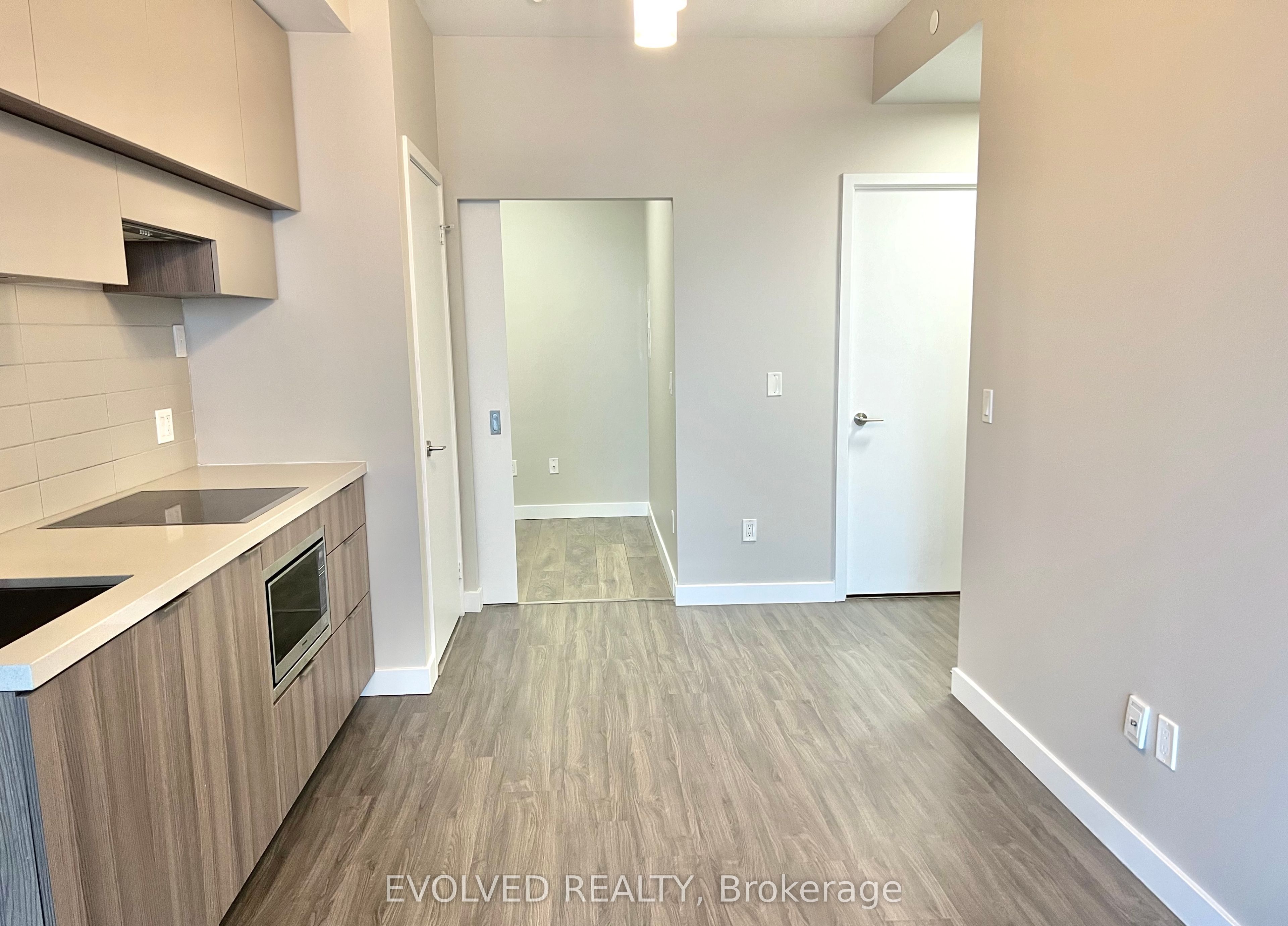 8 Eglinton Avenue E 2712, Toronto, ON M4P 0C1 photo 4