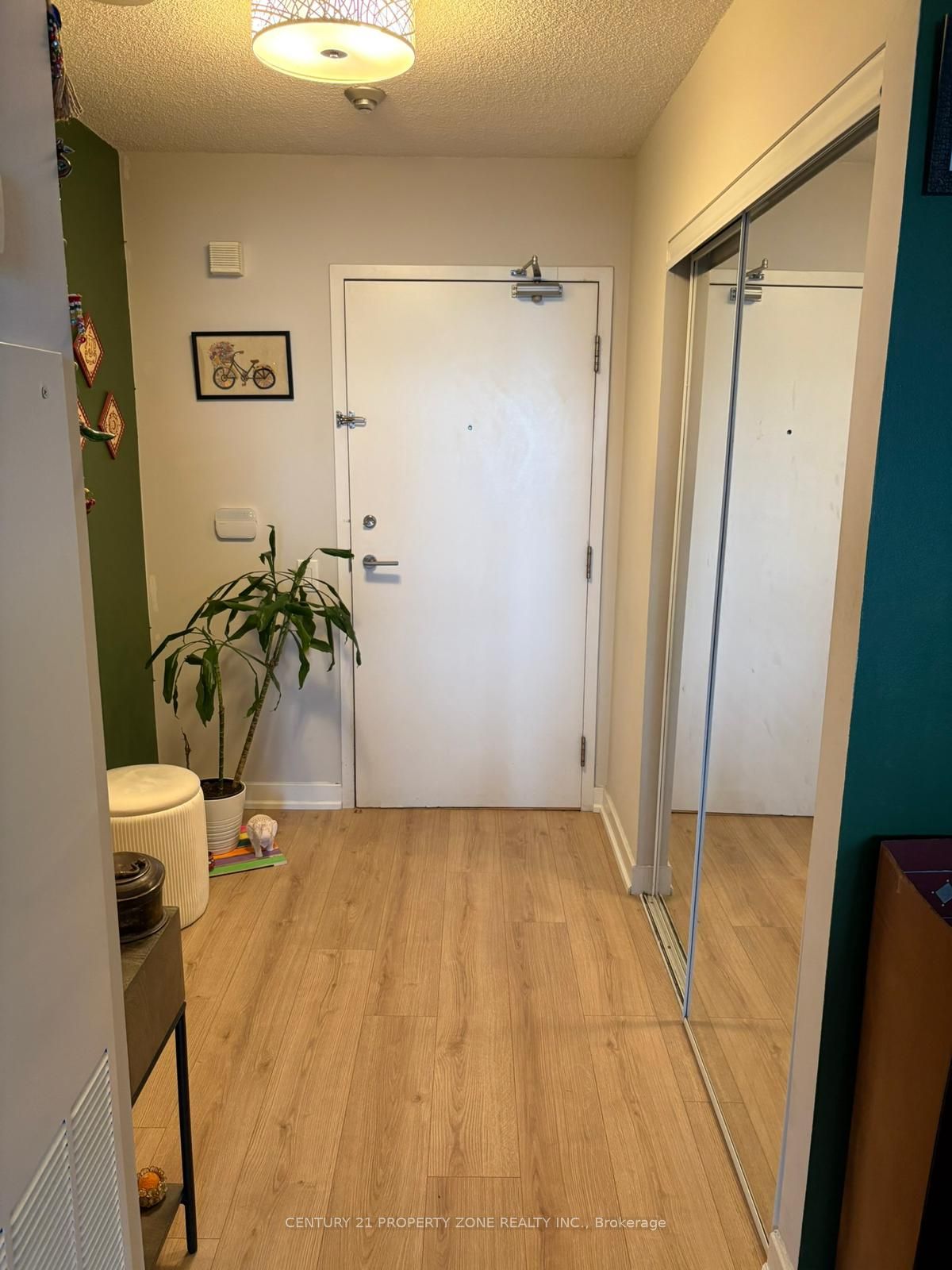 33 Singer Court 303, Toronto, ON M2K 0B4 photo 2