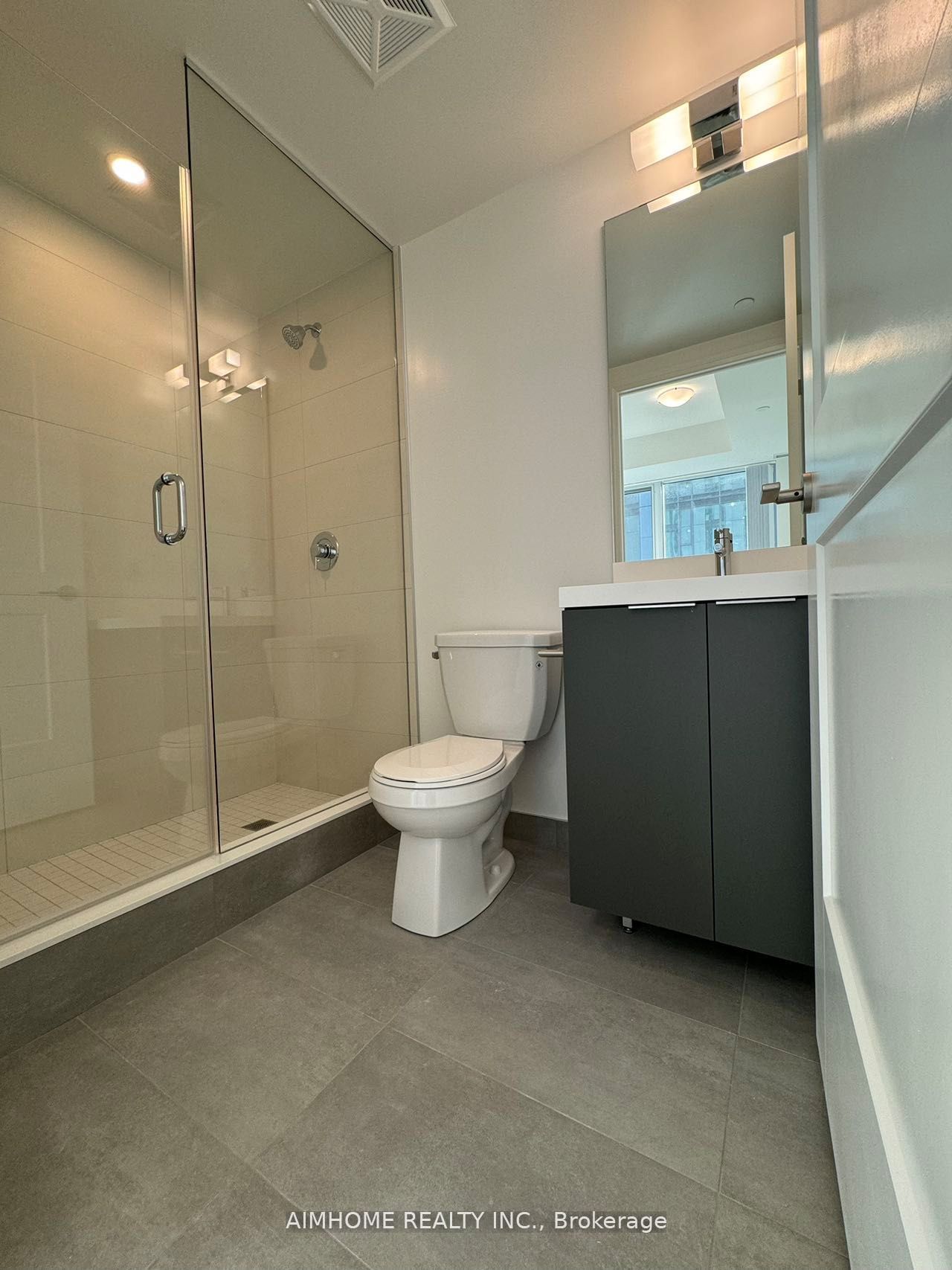 8 Widmer Street 2903, Toronto, ON M5V 0W6 photo 5