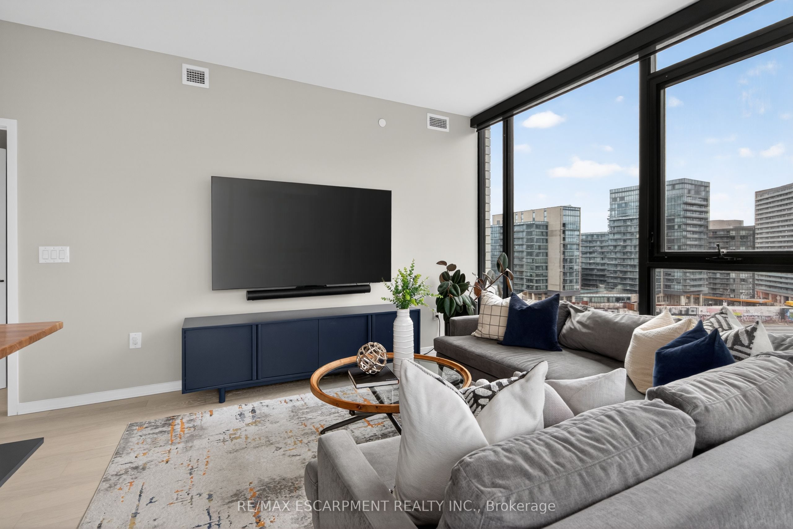 41 Dovercourt Road PH1001, Toronto, ON M6J 0G6 photo 5