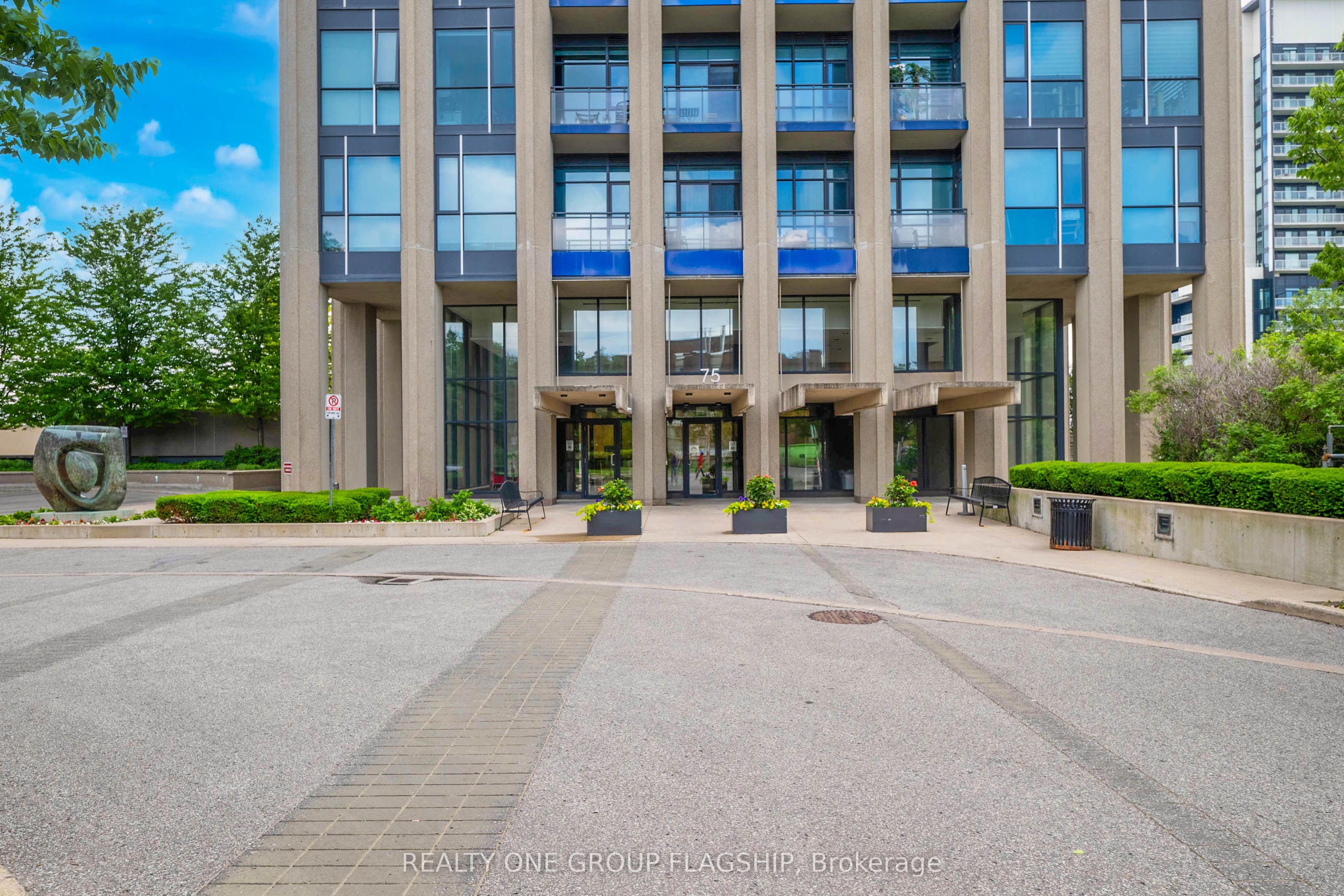 75 The Donway W 103, Toronto, ON M3C 2E9 photo 3