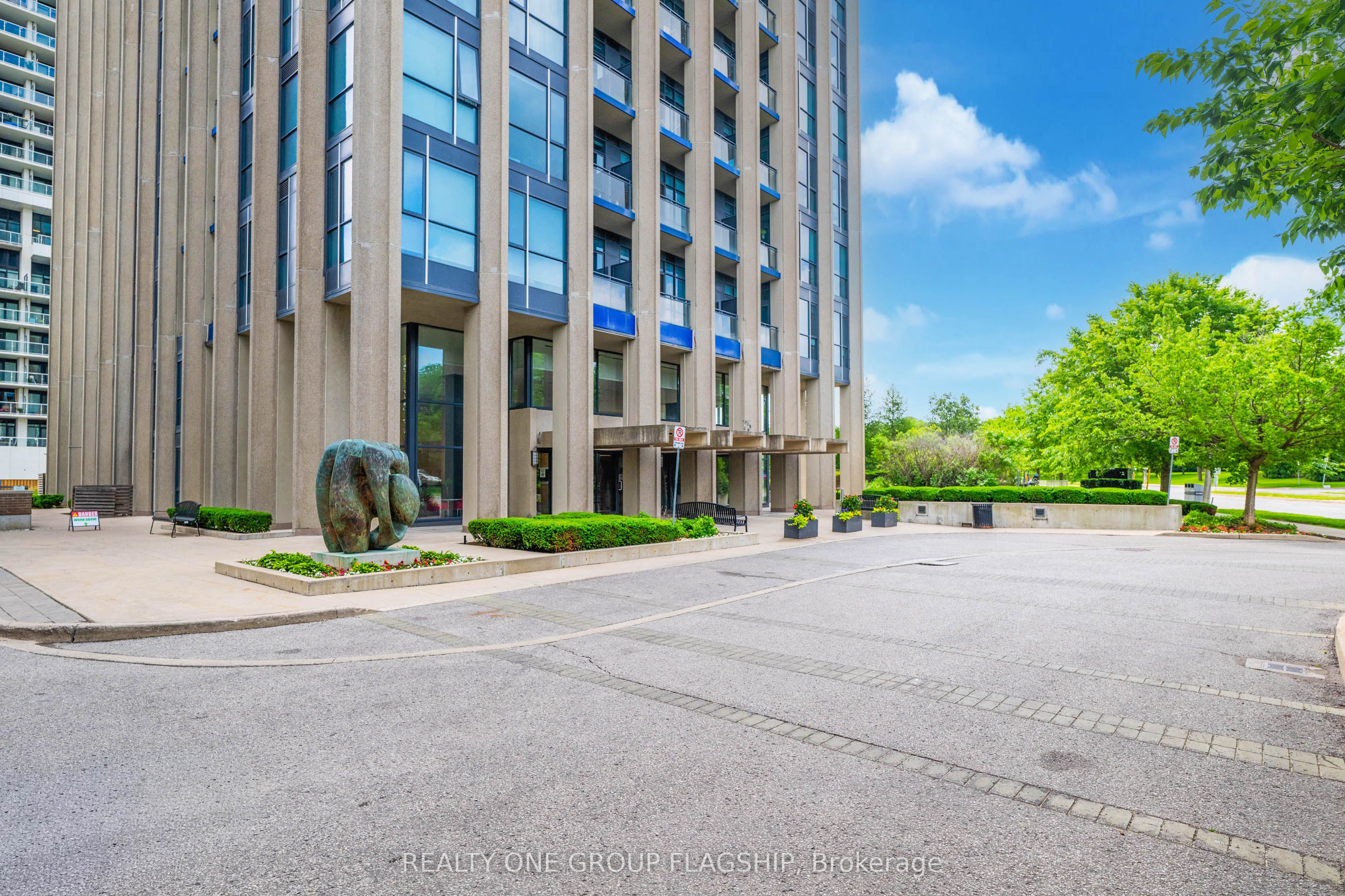 75 The Donway W 103, Toronto, ON M3C 2E9 photo 4