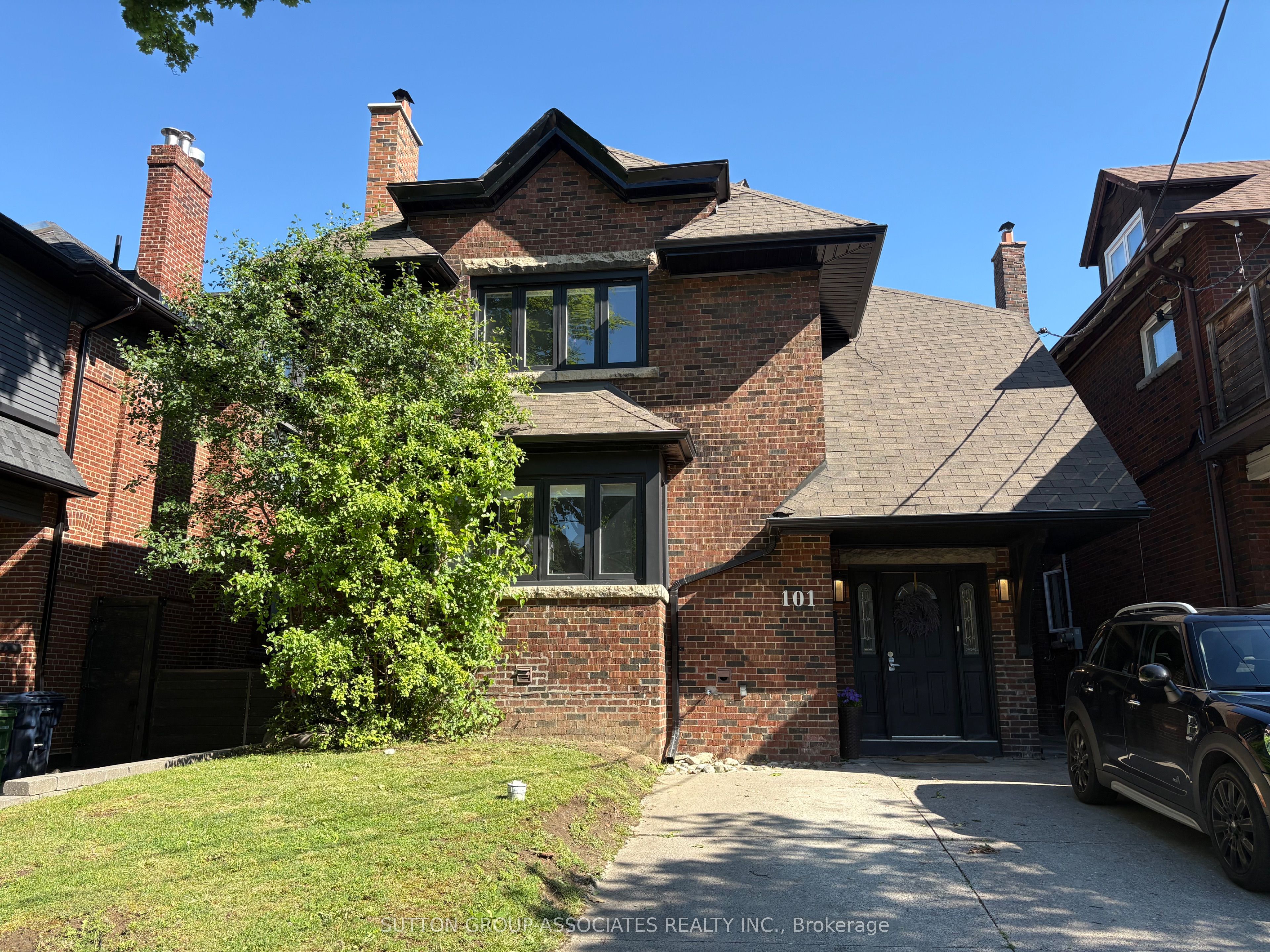 101 Burnside Drive Main, Toronto, ON M6G 2M9