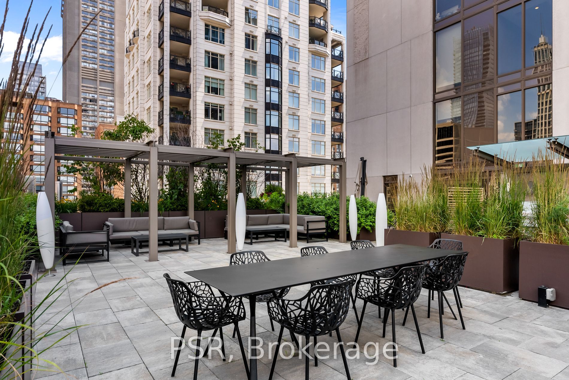 2 St Thomas Street 2406, Toronto, ON M5S 2Z1 photo 4