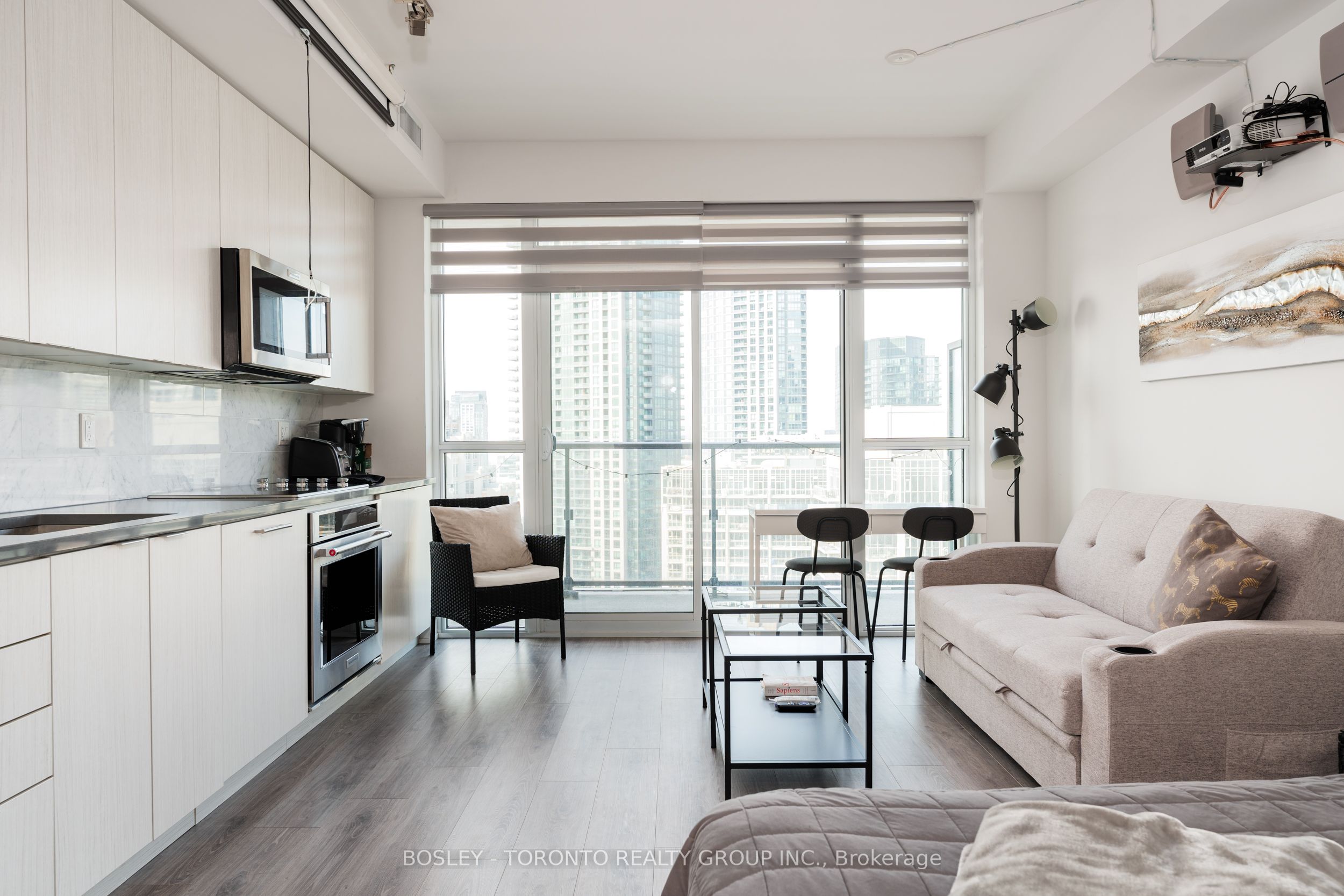 38 Iannuzzi Street 2002, Toronto, ON M5V 0S2 photo 4
