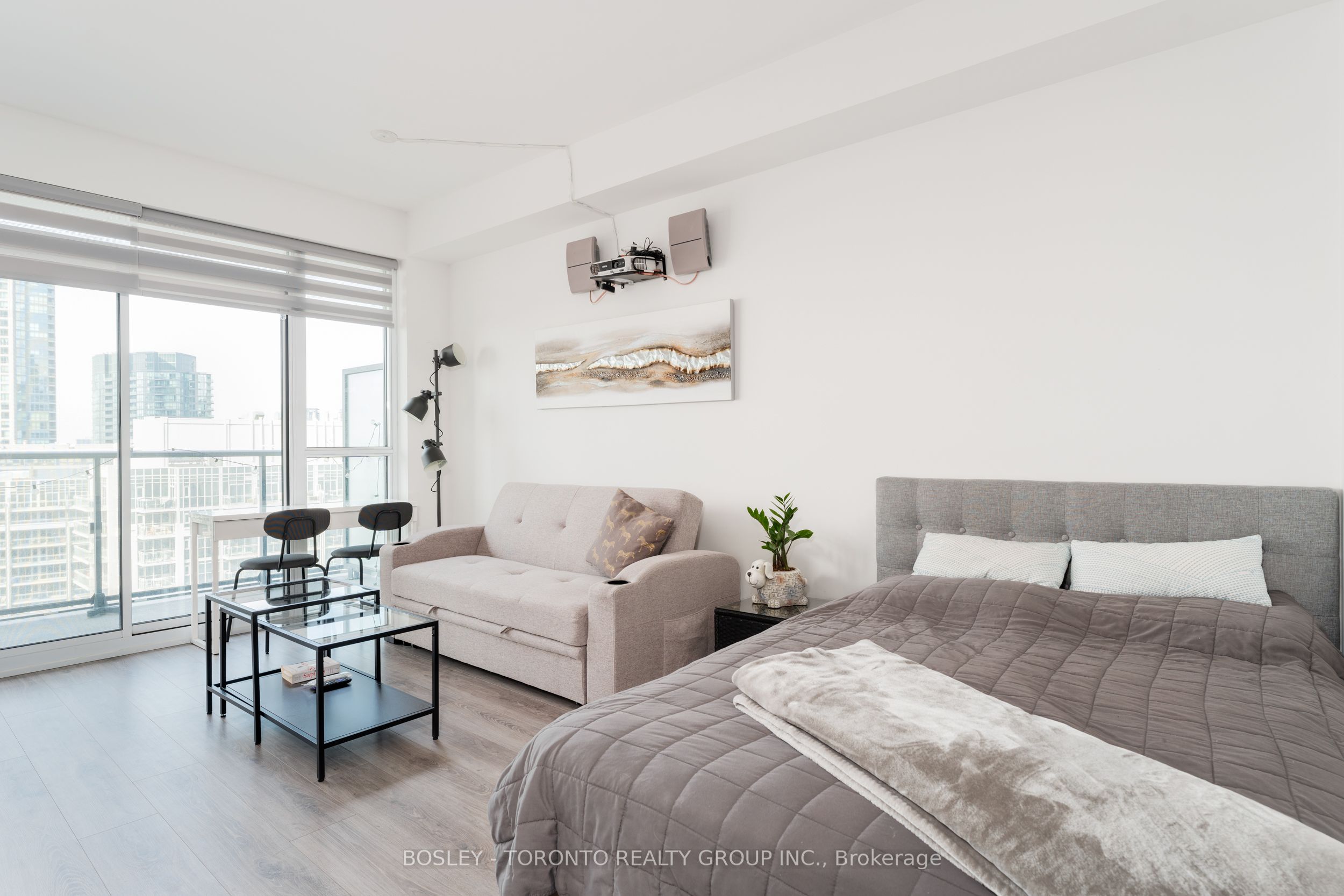 38 Iannuzzi Street 2002, Toronto, ON M5V 0S2 photo 5