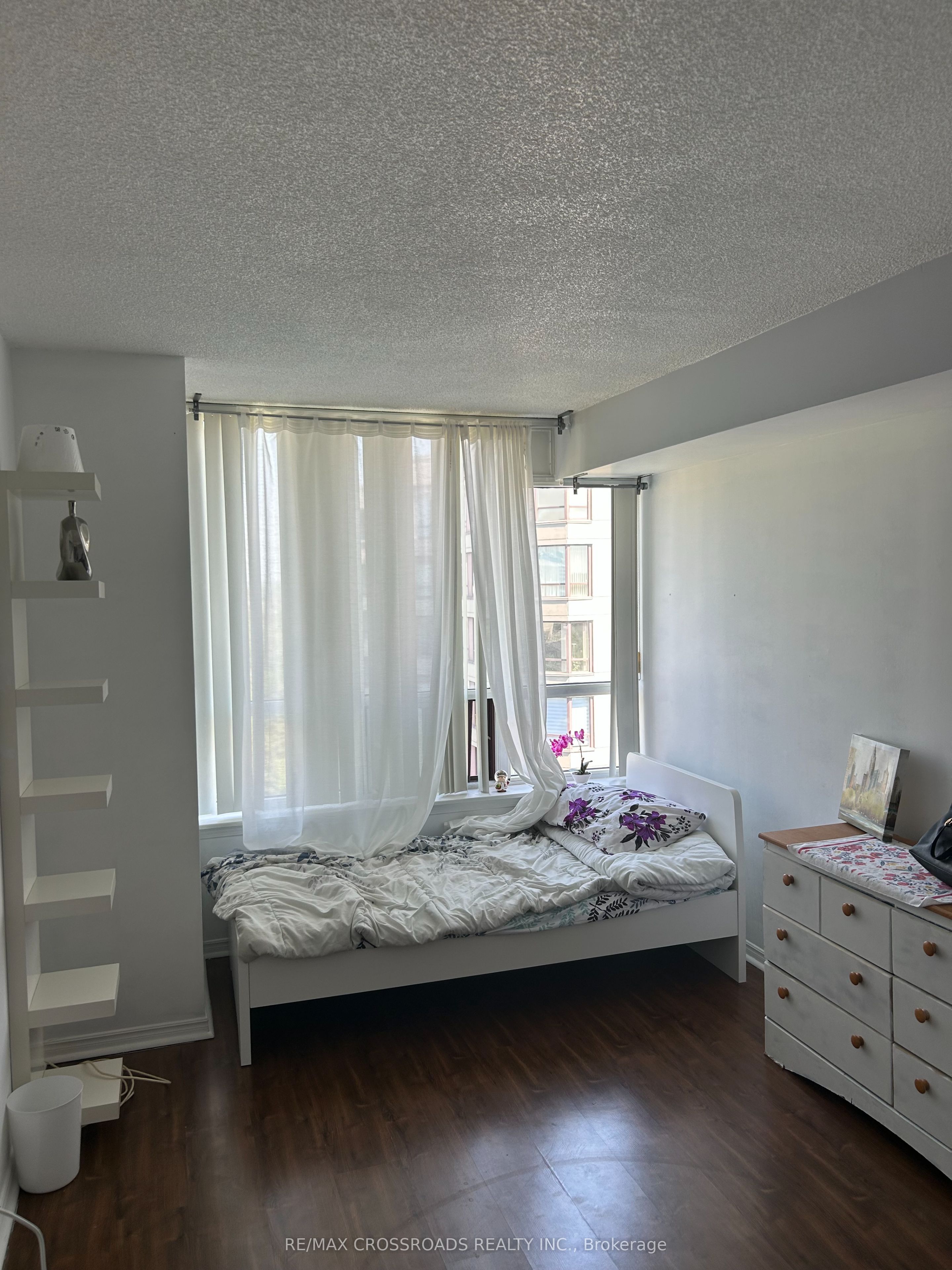 91 Townsgate Drive 1012, Toronto, ON L4J 8E8