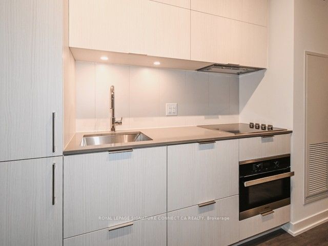 20 Richardson Street 302, Toronto, ON M5A 0S6 photo 4