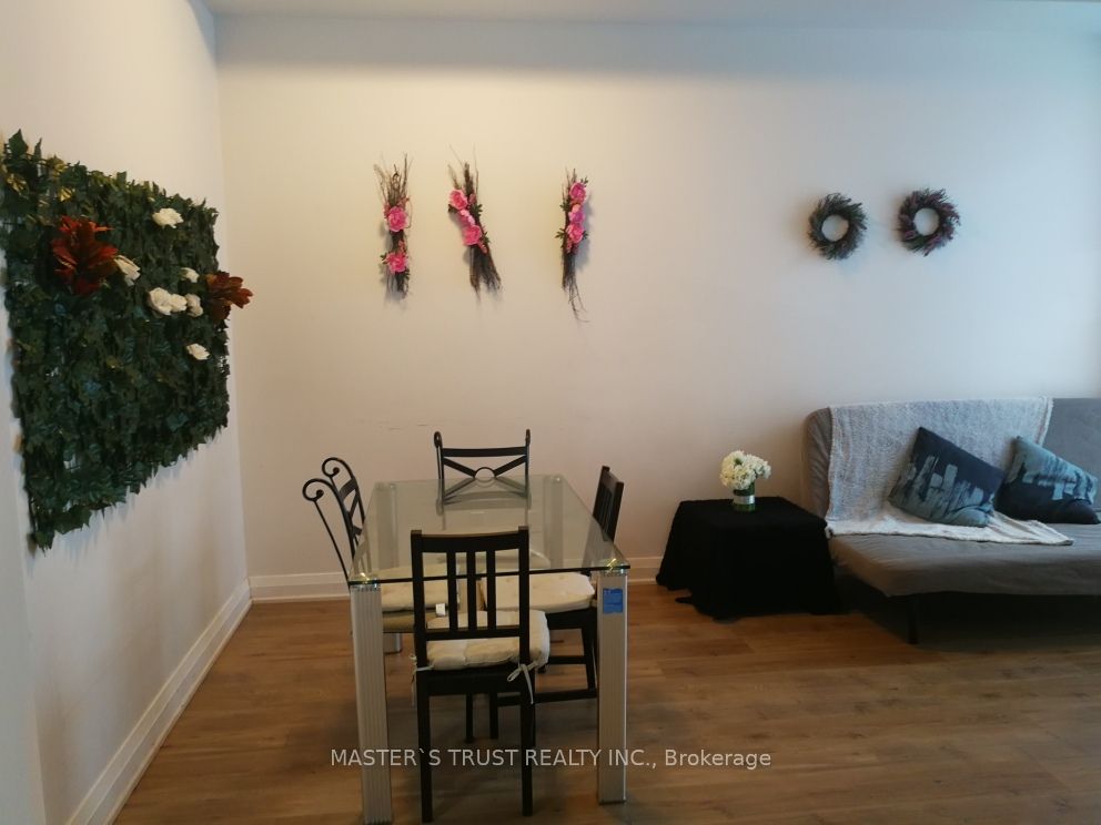 8 Wellesley Street E 1001, Toronto, ON M4Y 3B2 photo 3