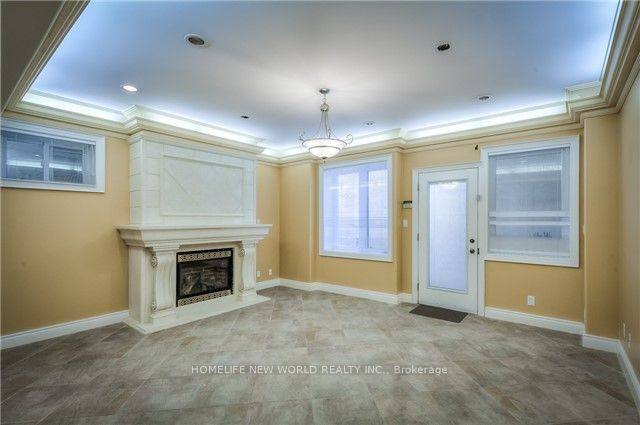 77 Steeles Avenue E Bsmt, Toronto, ON M2M 3Y4 photo 2