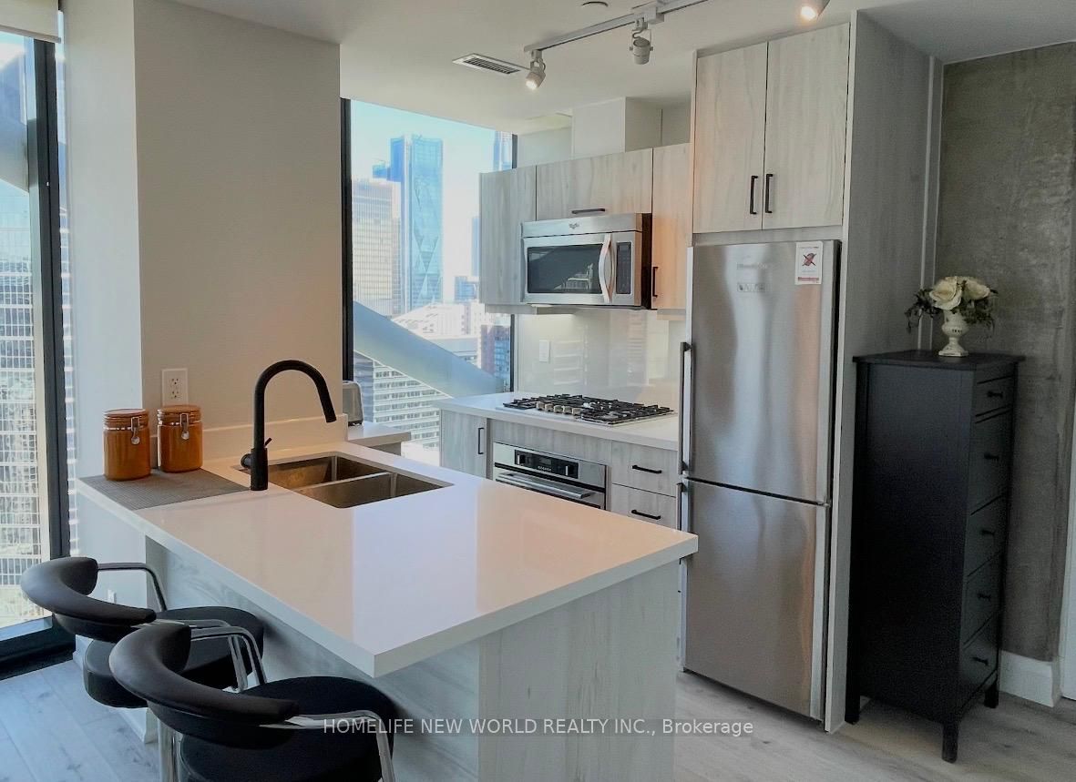 224 King Street W 2703, Toronto, ON M5H 0A6 photo 5