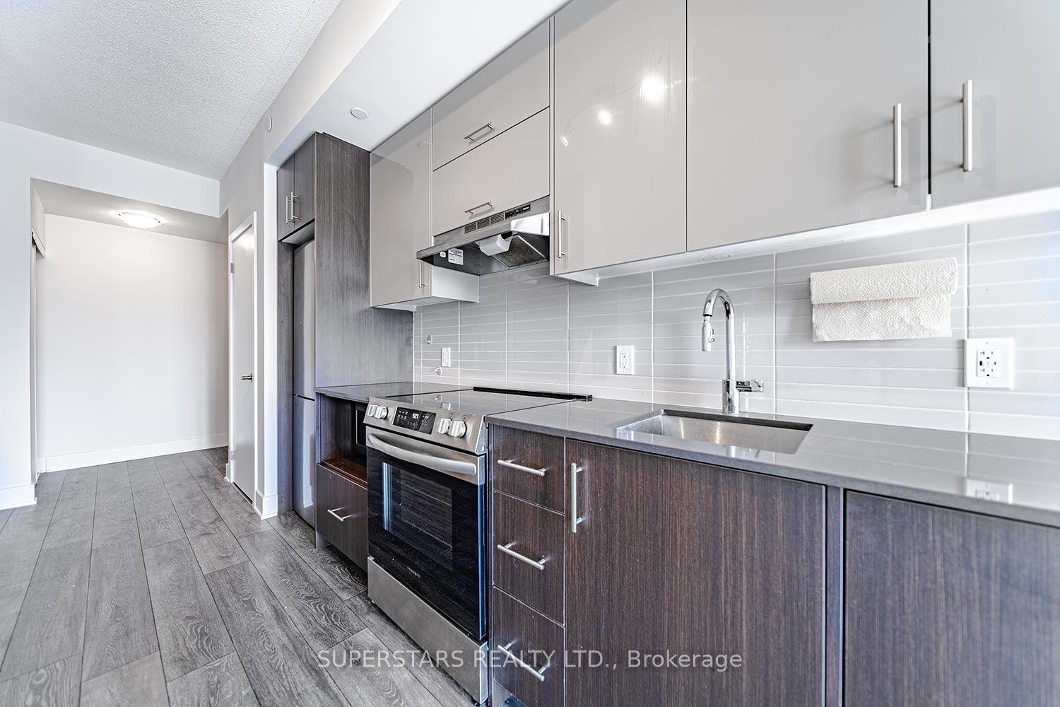 188 Fairview Mall Drive 2216, Toronto, ON M2J 0H7 photo 4