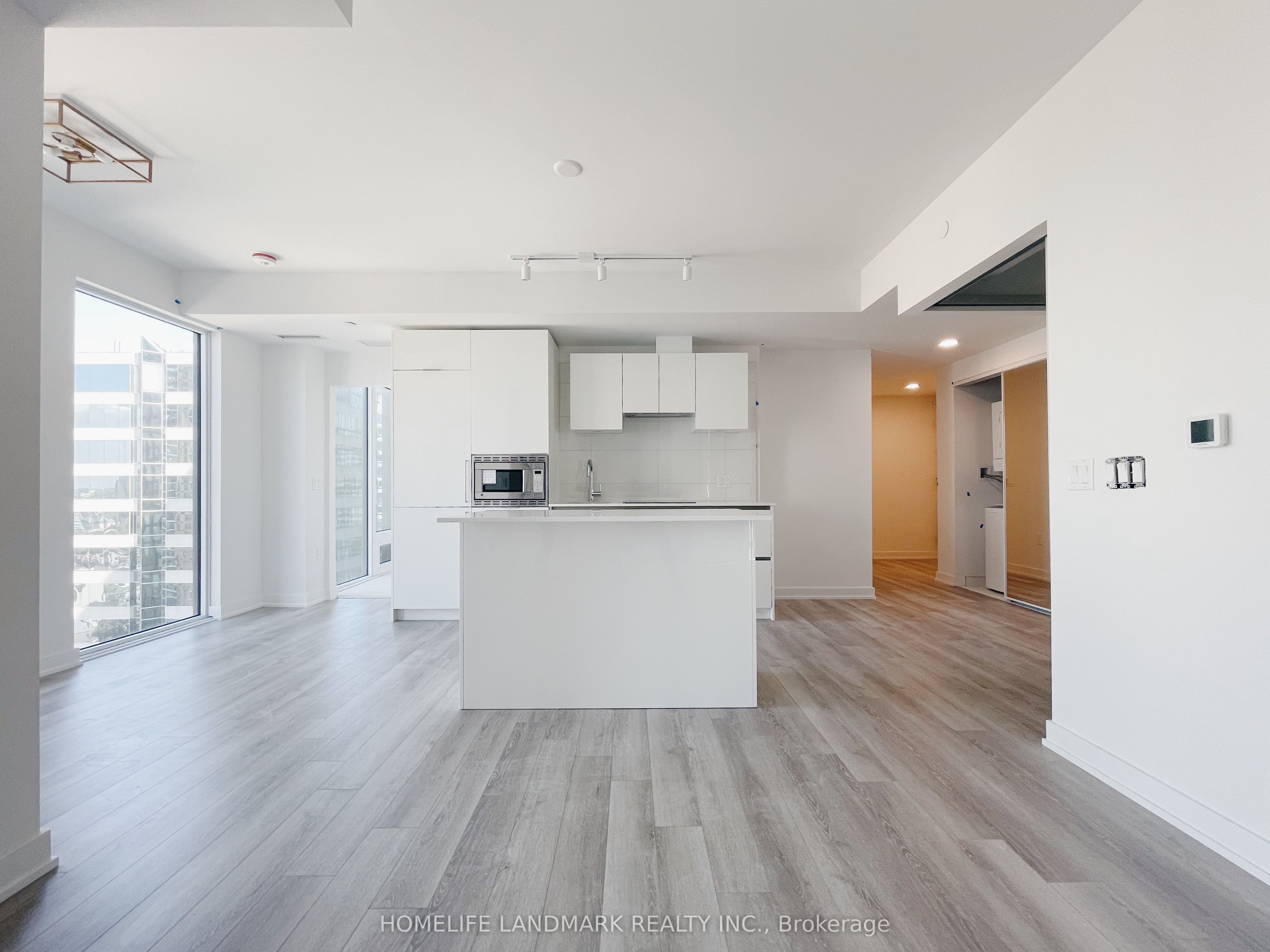 238 Simcoe Street 2009, Toronto, ON M5T 1T4