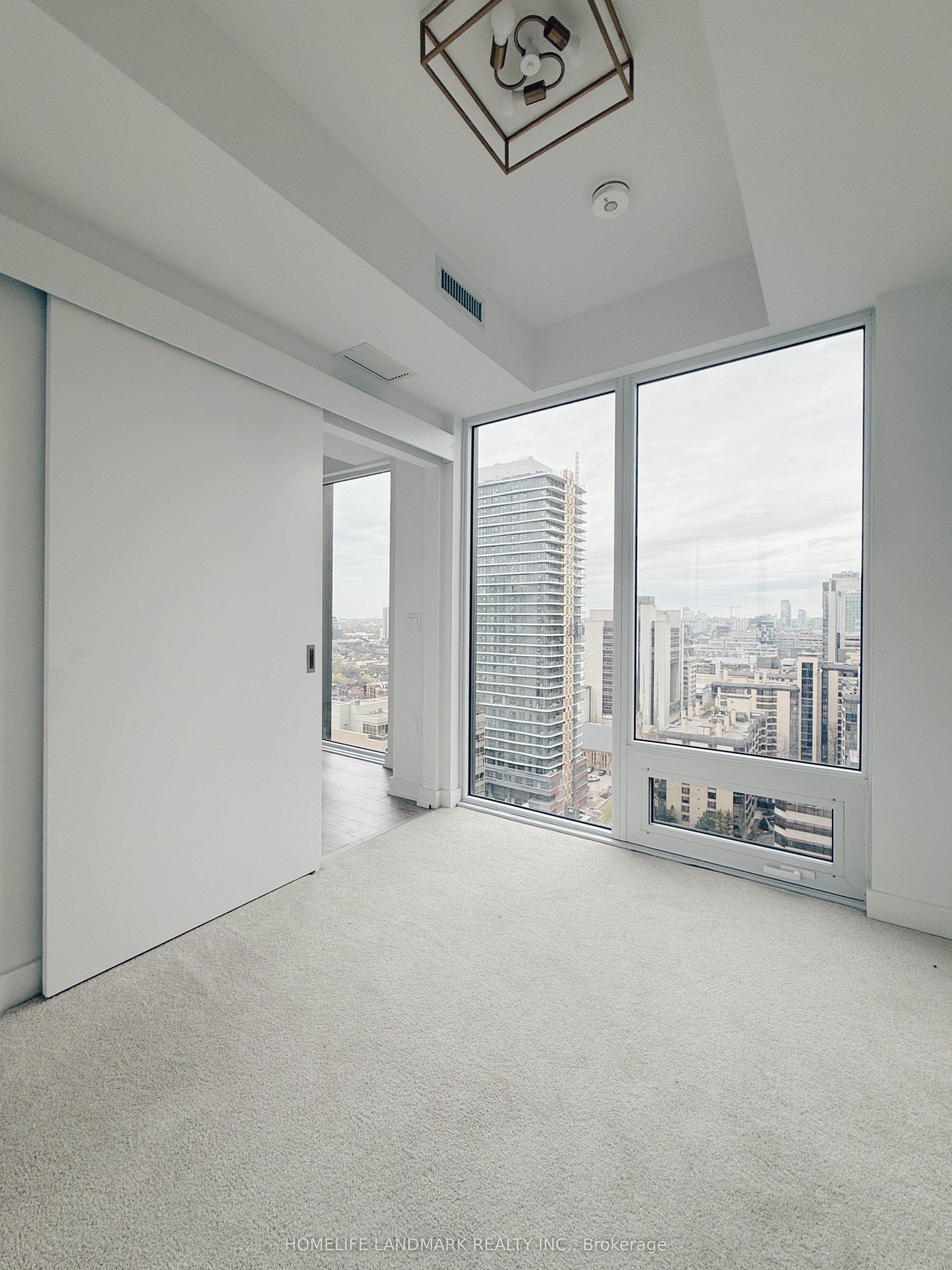 238 Simcoe Street 2009, Toronto, ON M5T 1T4 photo 3