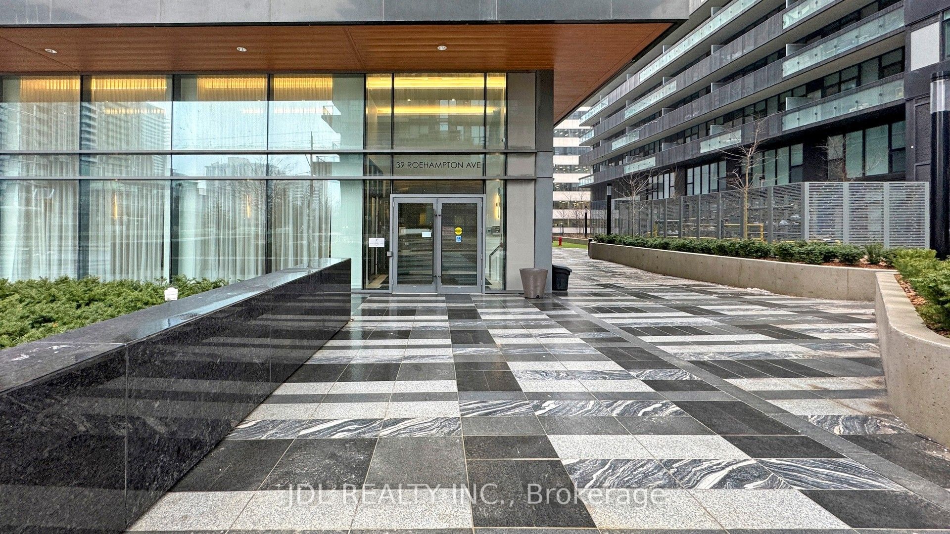 39 Roehampton Avenue 3704, Toronto, ON M4P 0G1