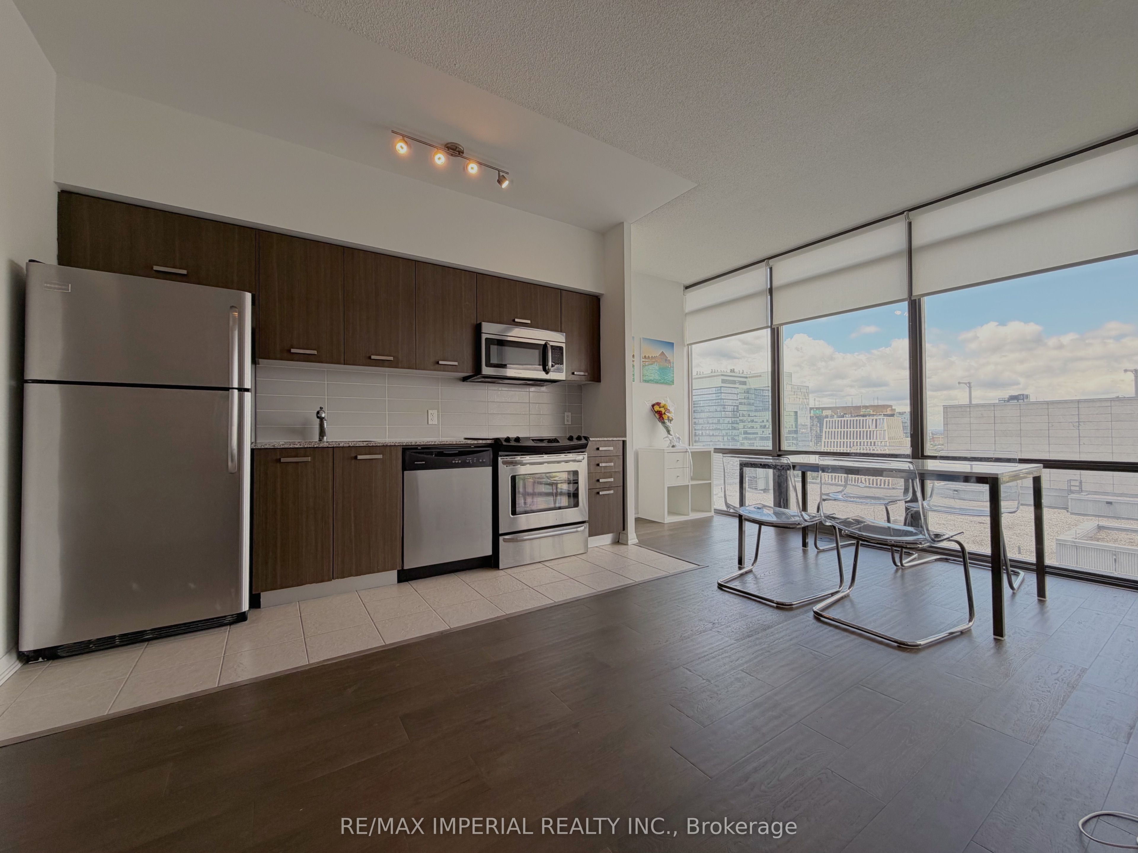 832 Bay Street 1802, Toronto, ON M5S 1Z6