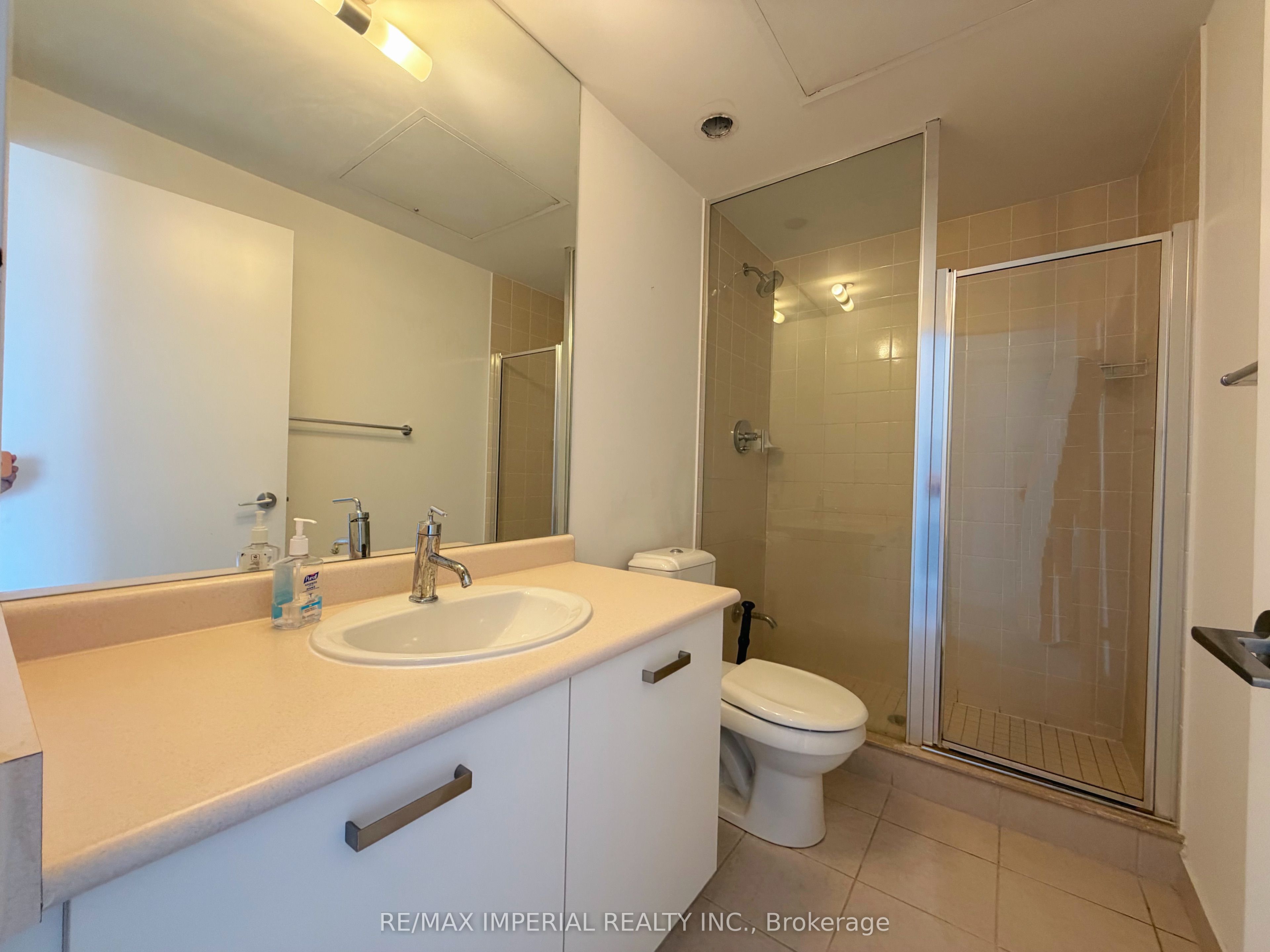 832 Bay Street 1802, Toronto, ON M5S 1Z6 photo 3