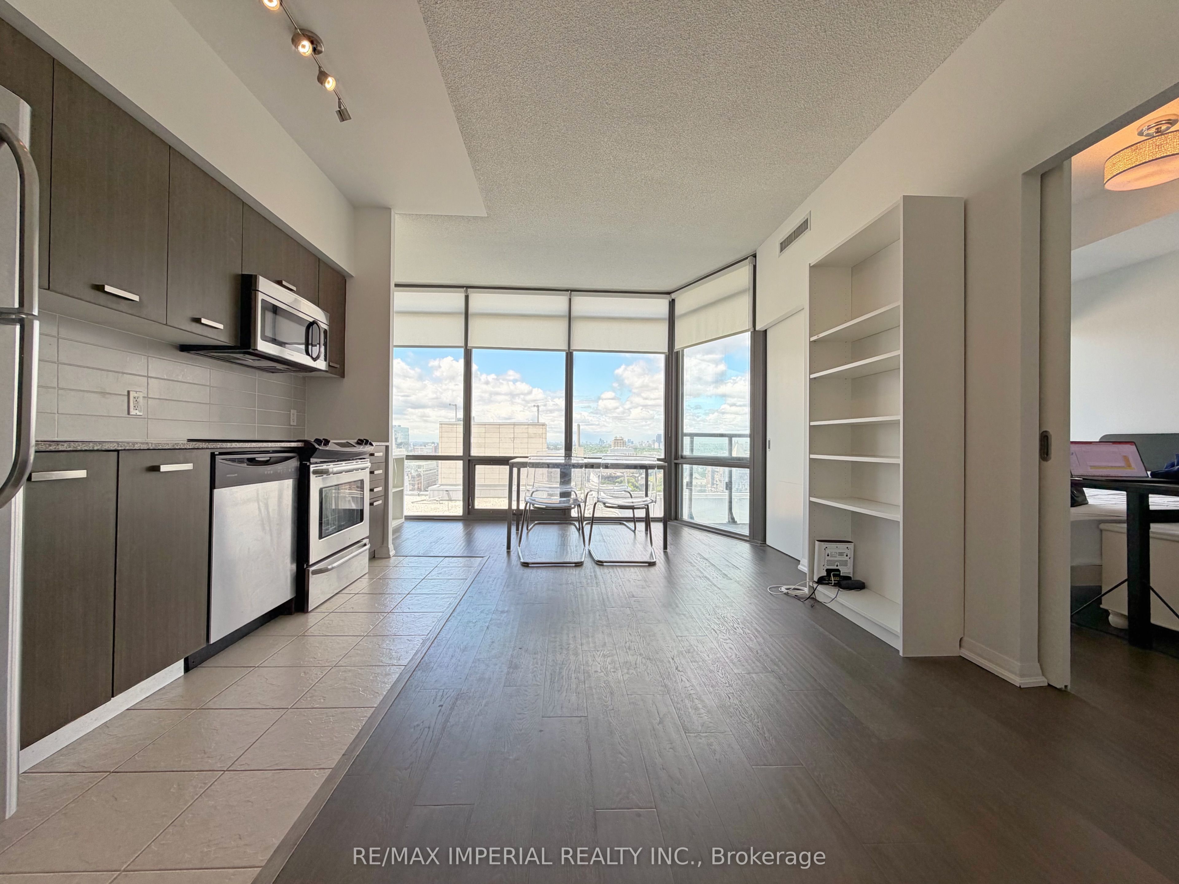 832 Bay Street 1802, Toronto, ON M5S 1Z6 photo 4