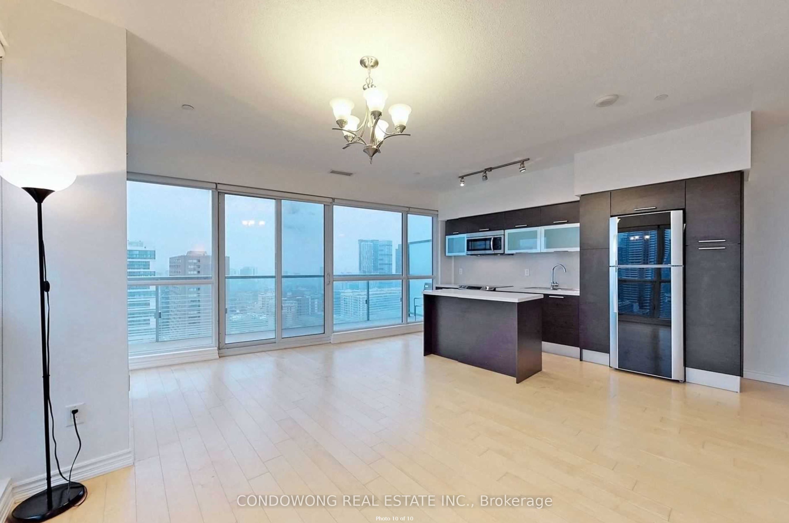 386 Yonge Street 2802, Toronto, ON M5B 0A5