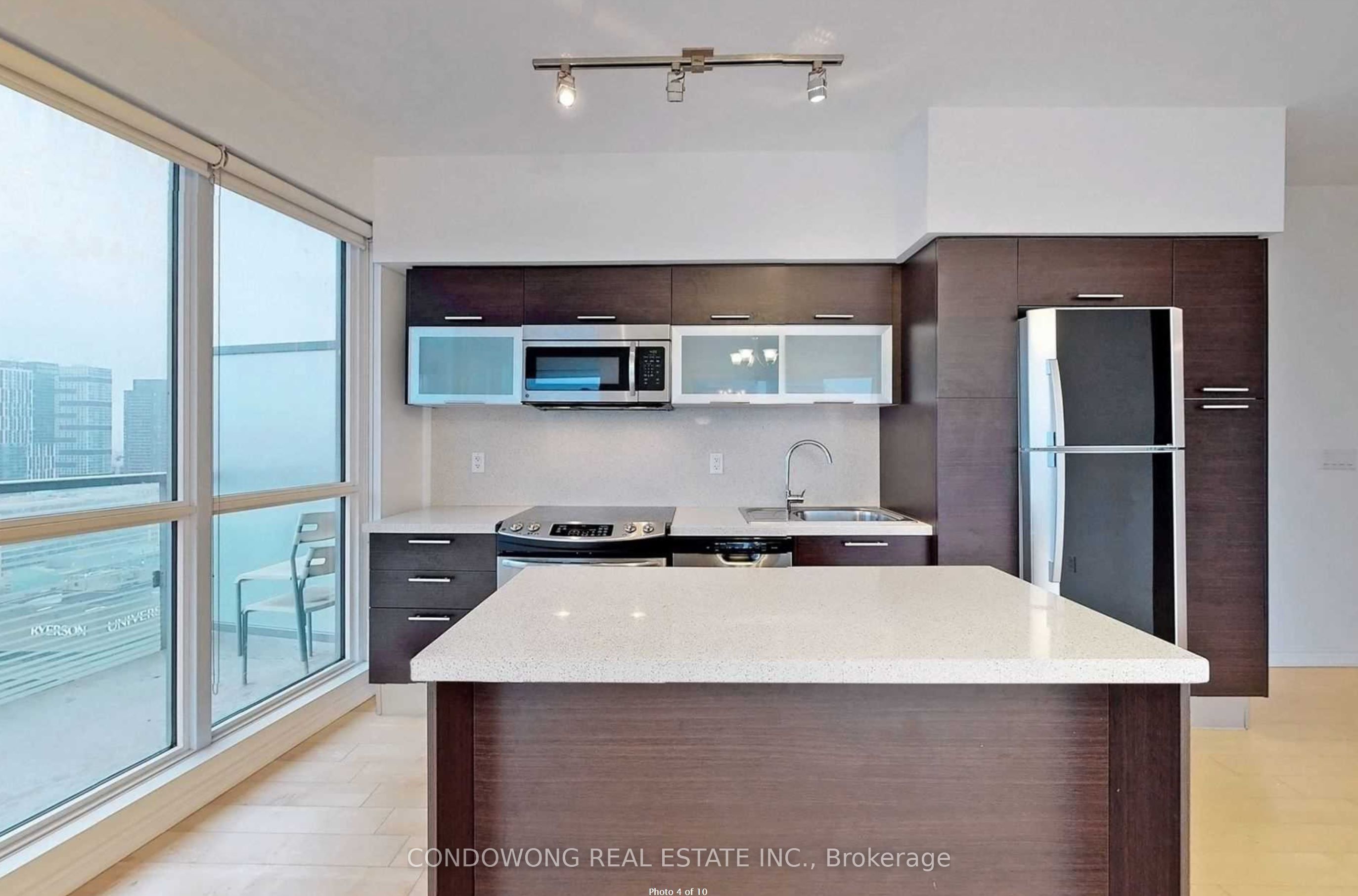 386 Yonge Street 2802, Toronto, ON M5B 0A5 photo 2