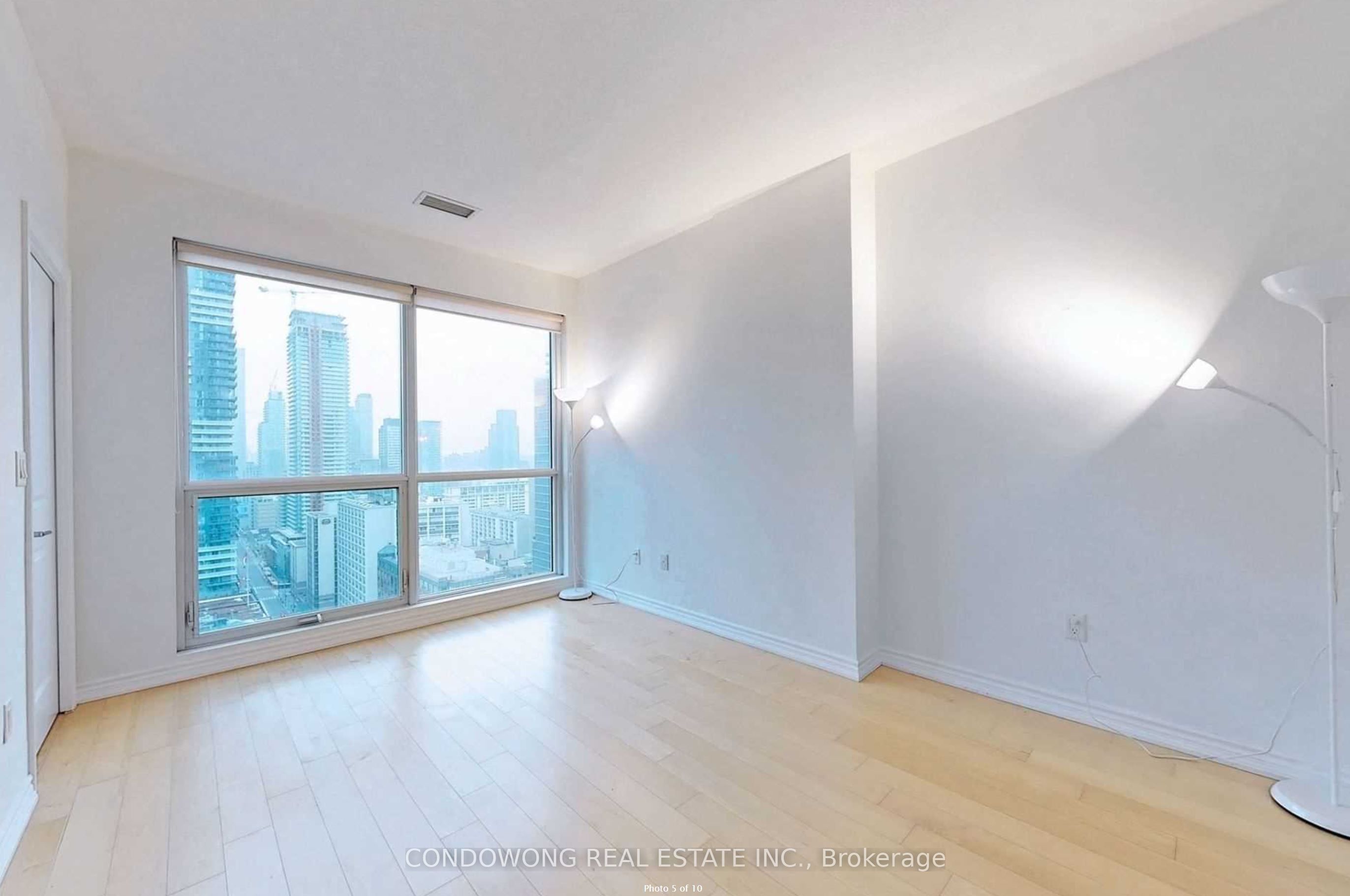 386 Yonge Street 2802, Toronto, ON M5B 0A5 photo 4