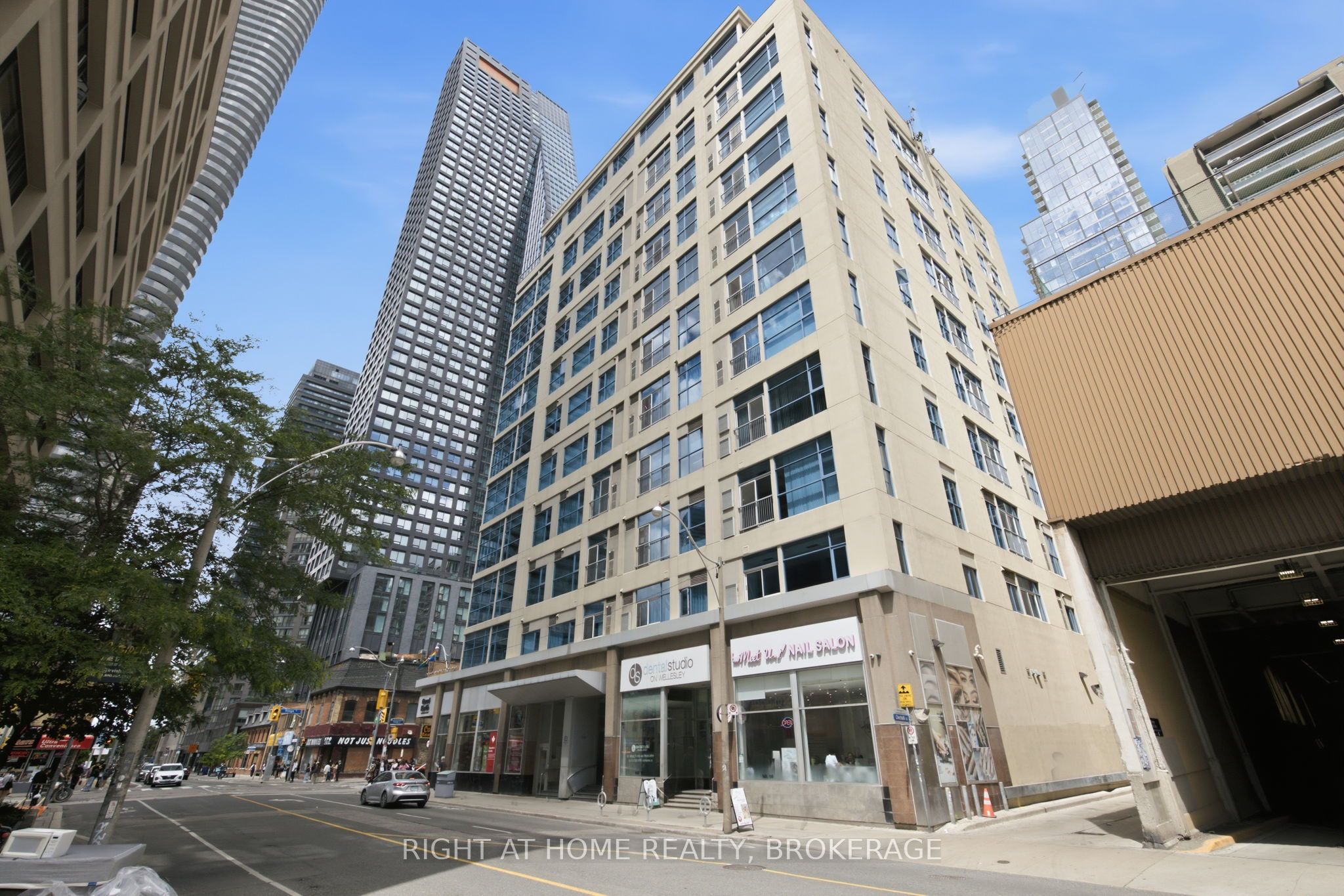 8 Wellesley Street E 802, Toronto, ON M4Y 3B2 photo 2