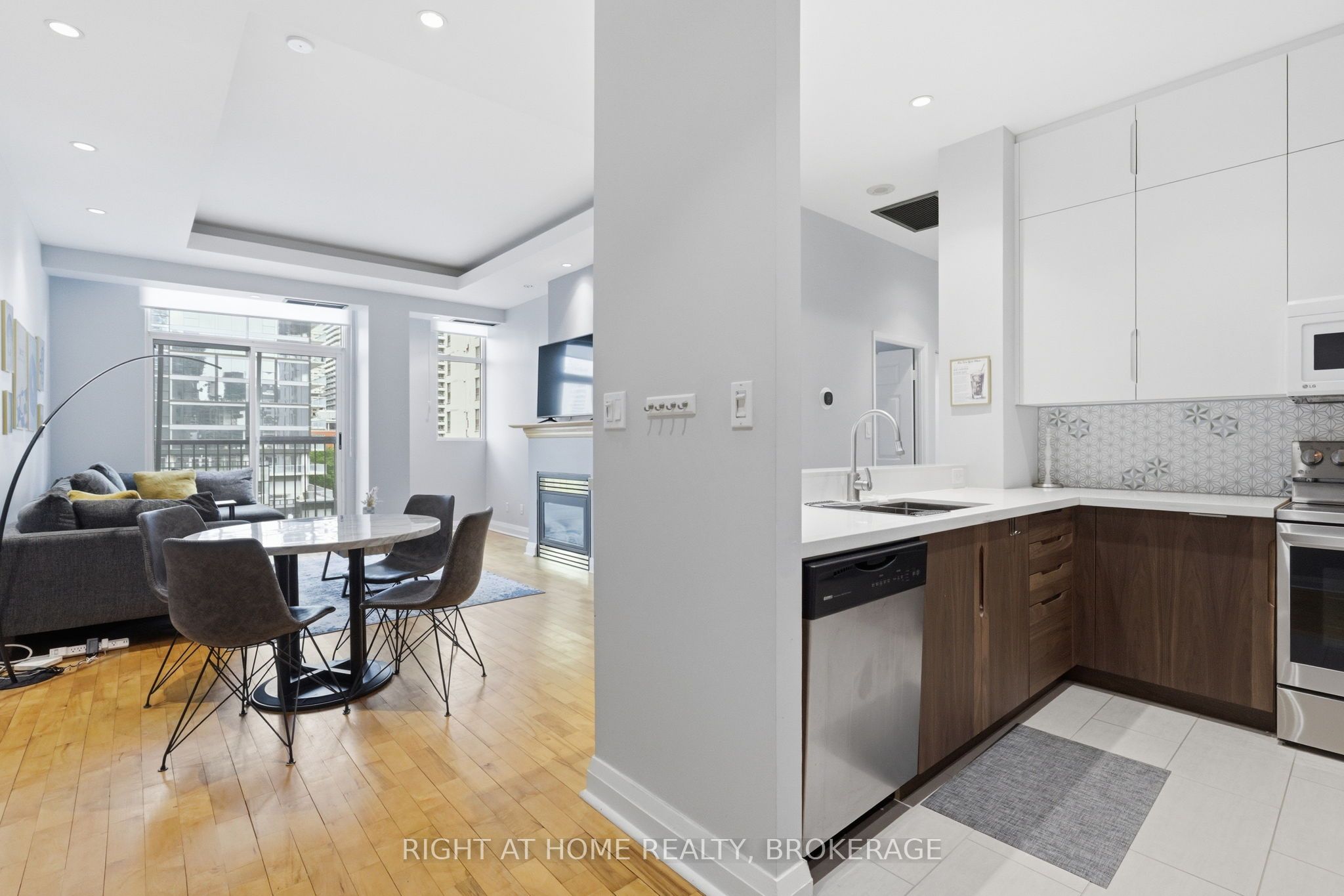 8 Wellesley Street E 802, Toronto, ON M4Y 3B2 photo 5