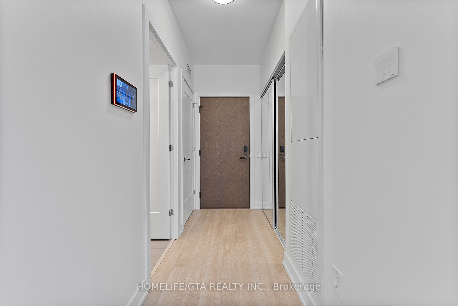 30 Inn On The Park Drive 206, Toronto, ON M3C 0P7 photo 2