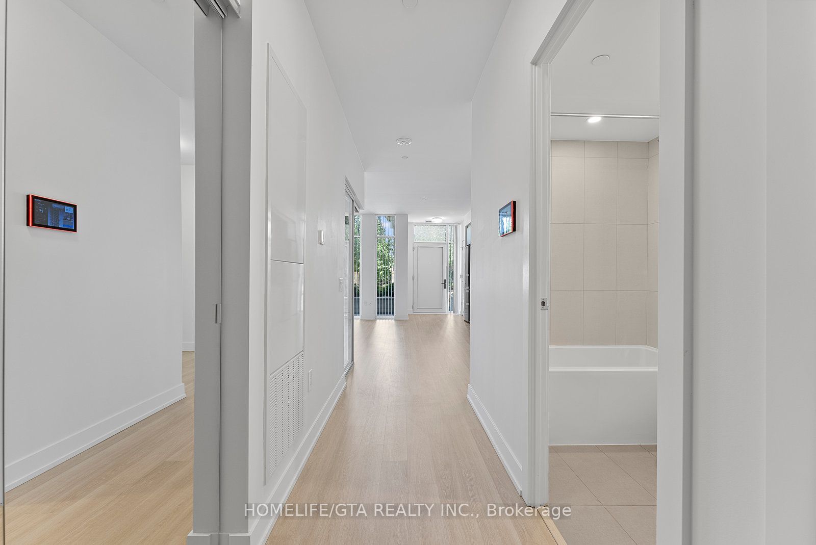 30 Inn On The Park Drive 206, Toronto, ON M3C 0P7 photo 3