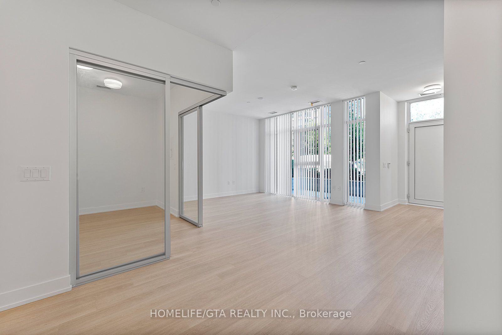 30 Inn On The Park Drive 206, Toronto, ON M3C 0P7 photo 5