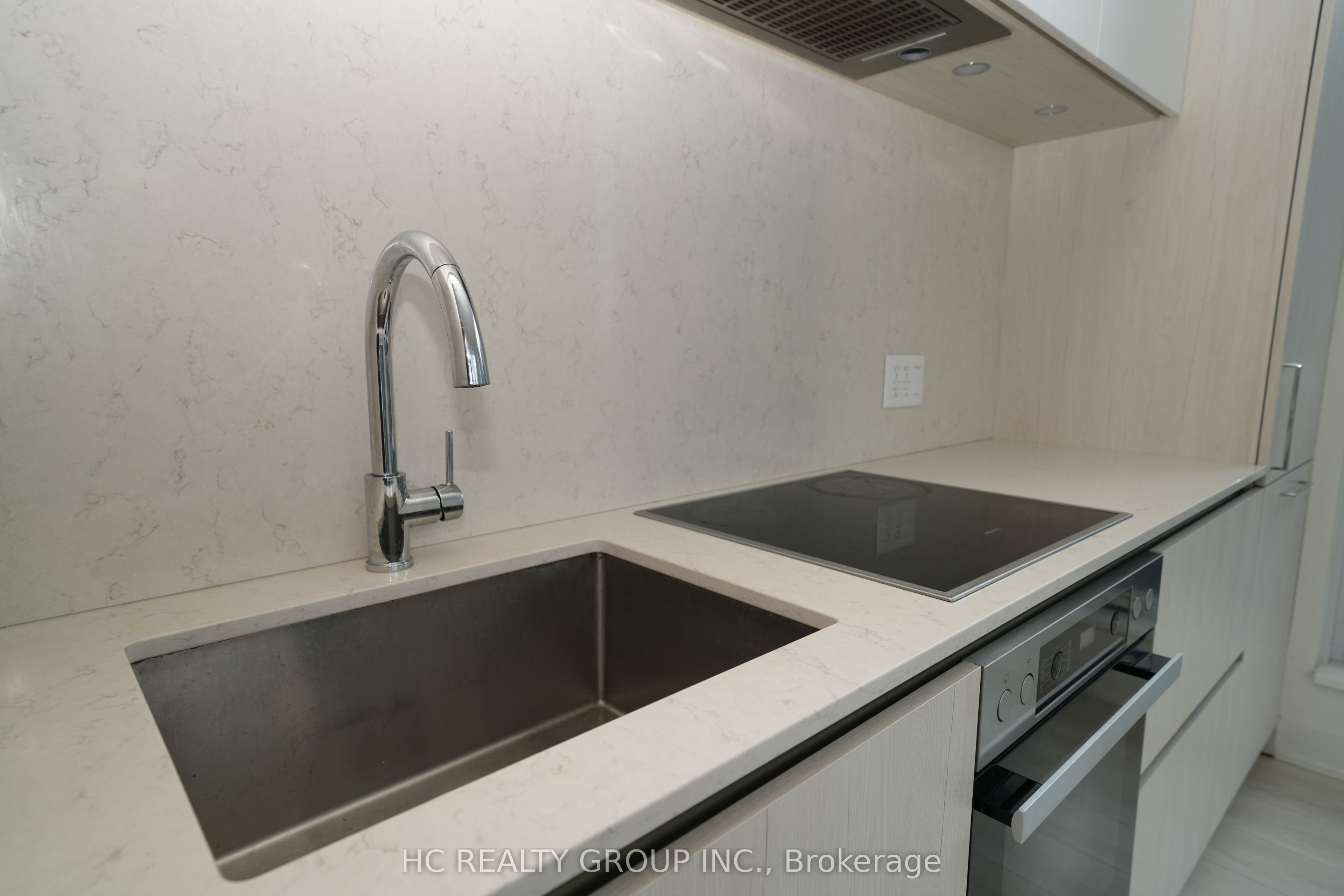 15 Mercer Street 3204, Toronto, ON M5V 1H2 photo 2