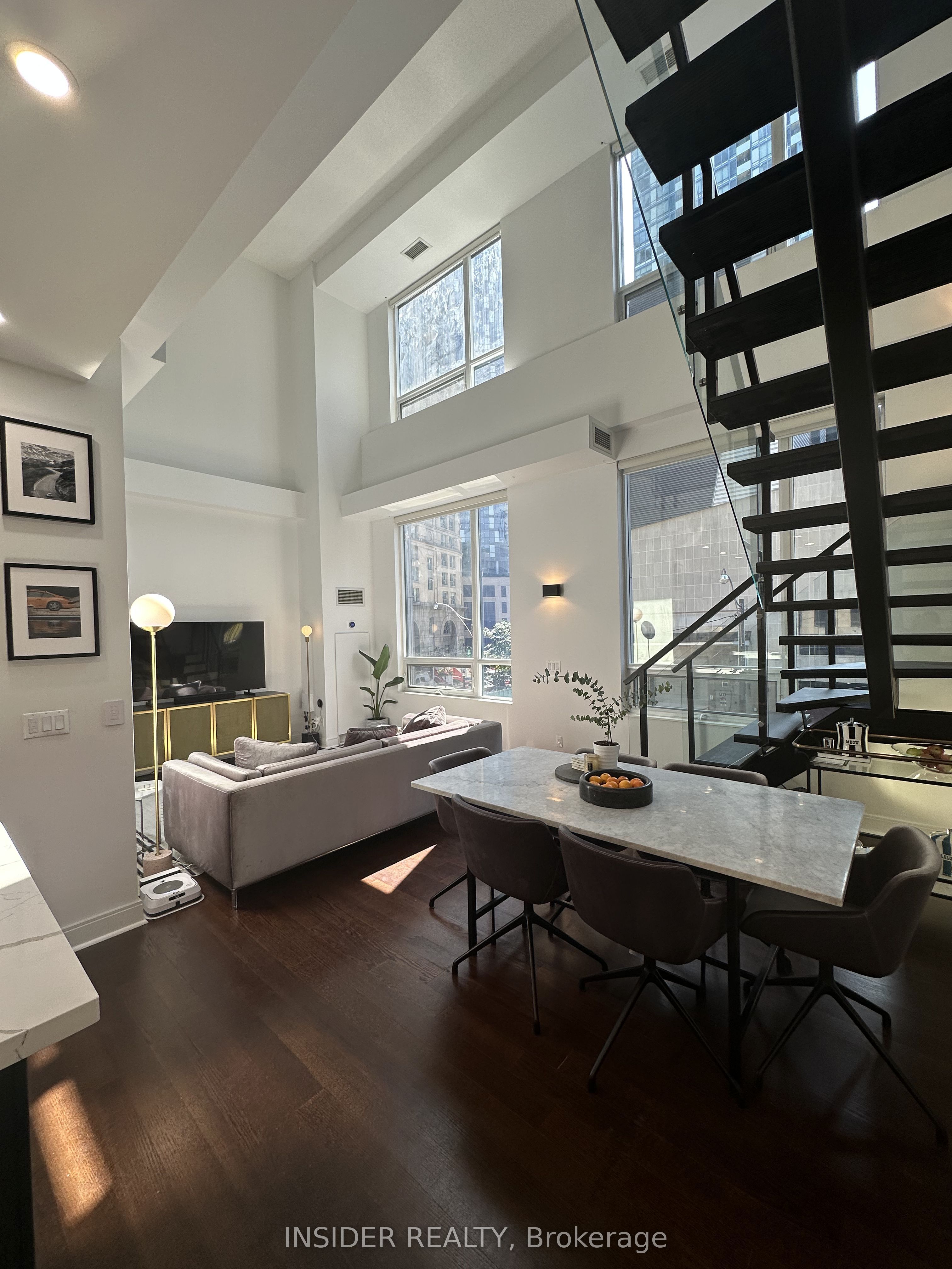 1 Scott Street 203, Toronto, ON M5E 1A1 photo 2
