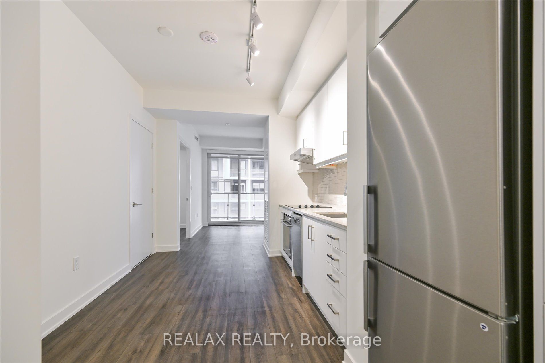 9 TECUMSETH Street 810, Toronto, ON M5V 0S5 photo 2