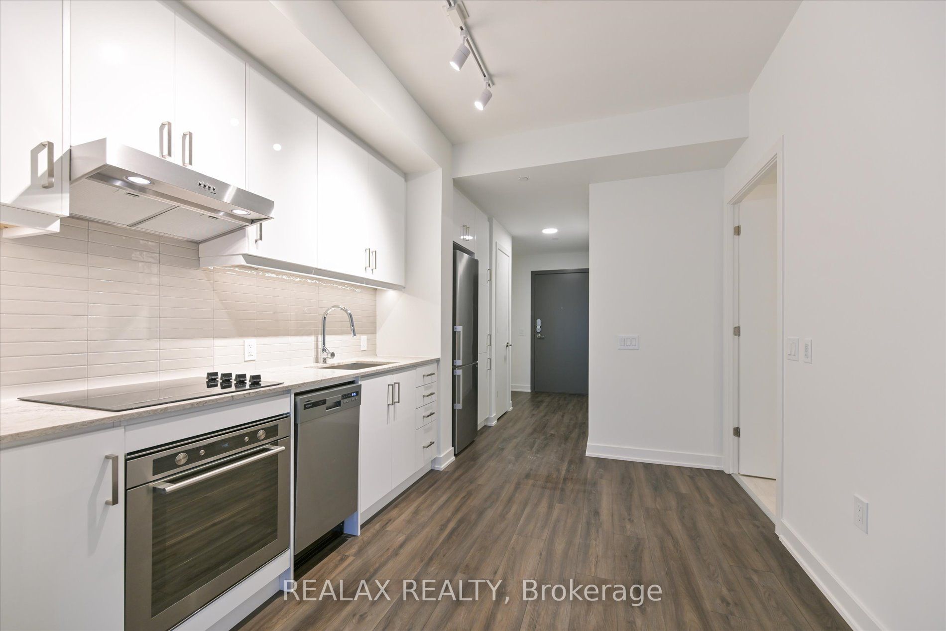 9 TECUMSETH Street 810, Toronto, ON M5V 0S5 photo 4