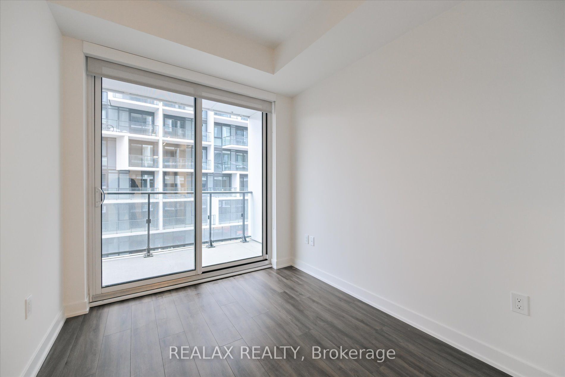 9 TECUMSETH Street 810, Toronto, ON M5V 0S5 photo 5