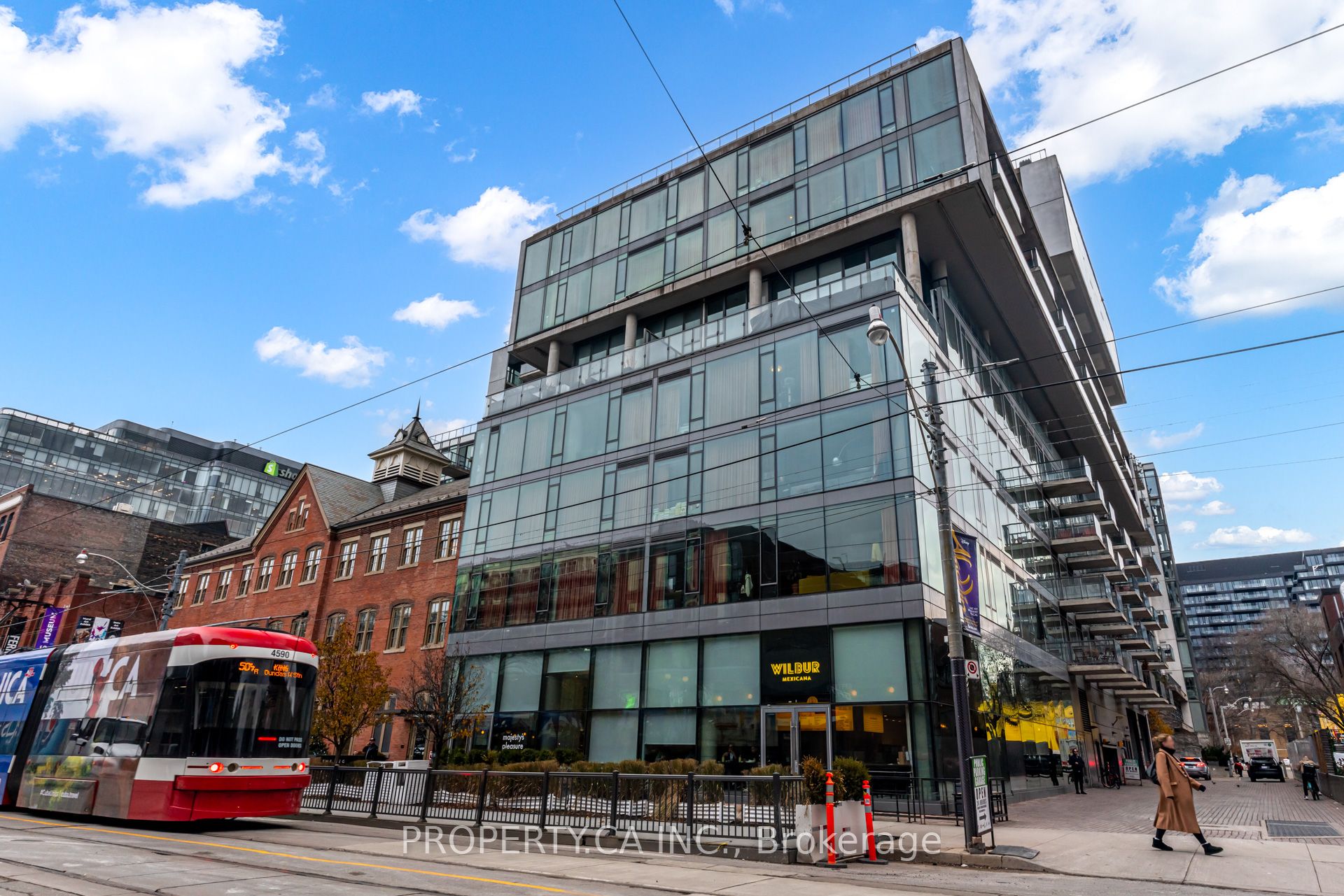 560 King Street W 1111, Toronto, ON M5V 1M1 photo 2