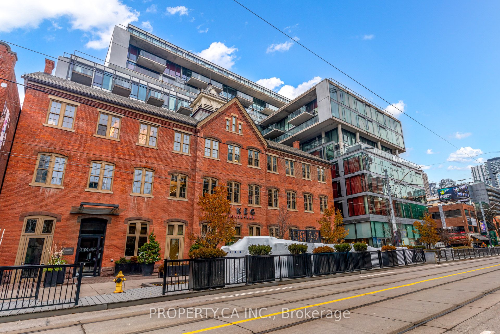 560 King Street W 1111, Toronto, ON M5V 1M1 photo 3