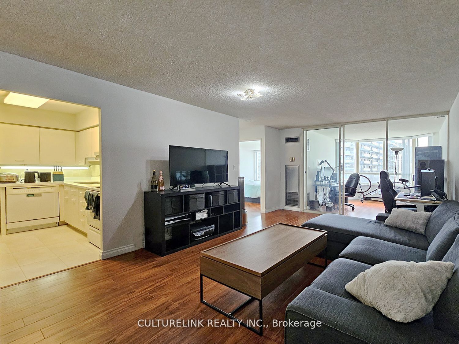 30 Greenfield Avenue 2215, Toronto, ON M2N 6N3 photo 2