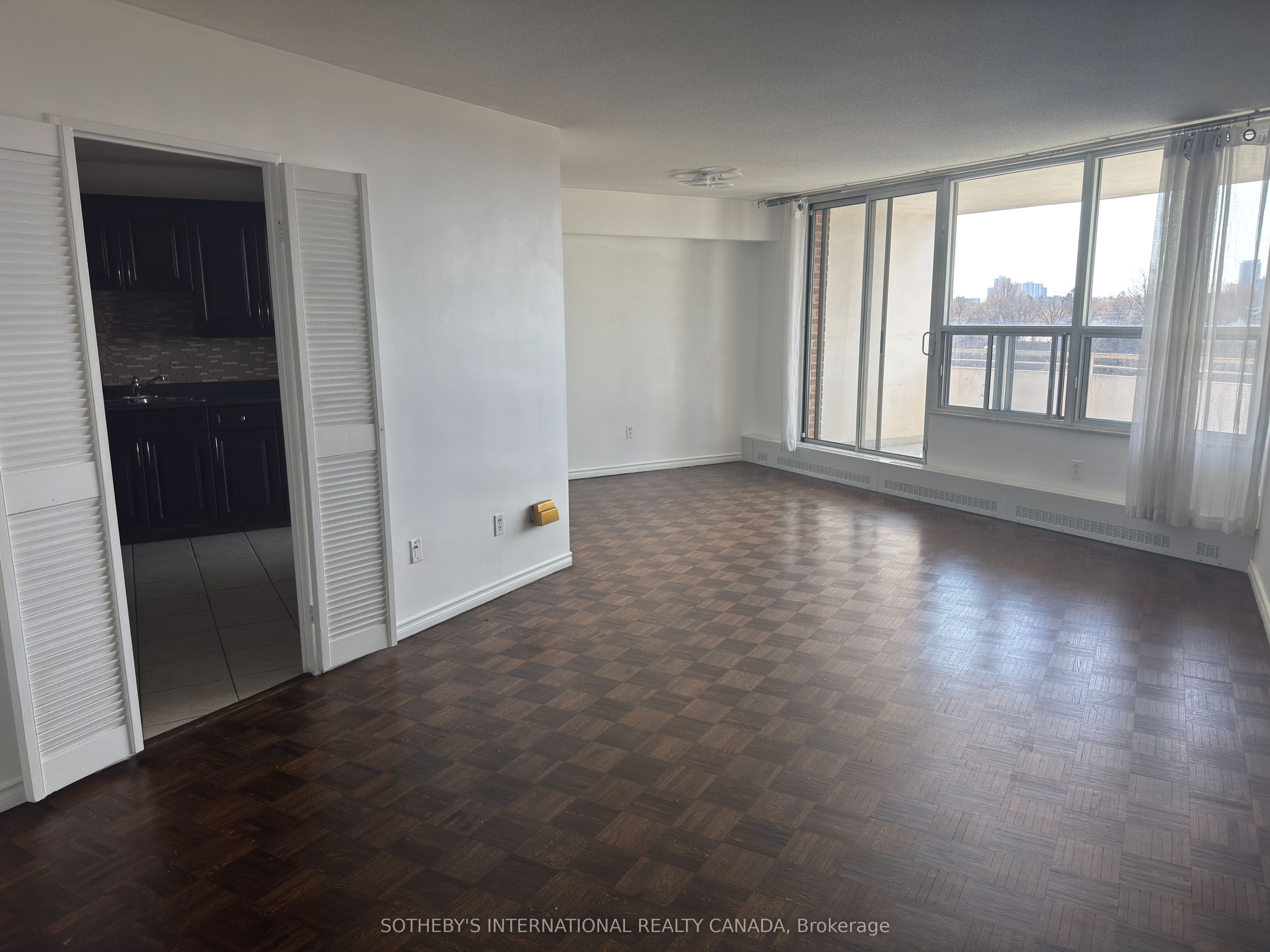 60 Pavane Linkway Way 706, Toronto, ON M3C 2Y6 photo 2