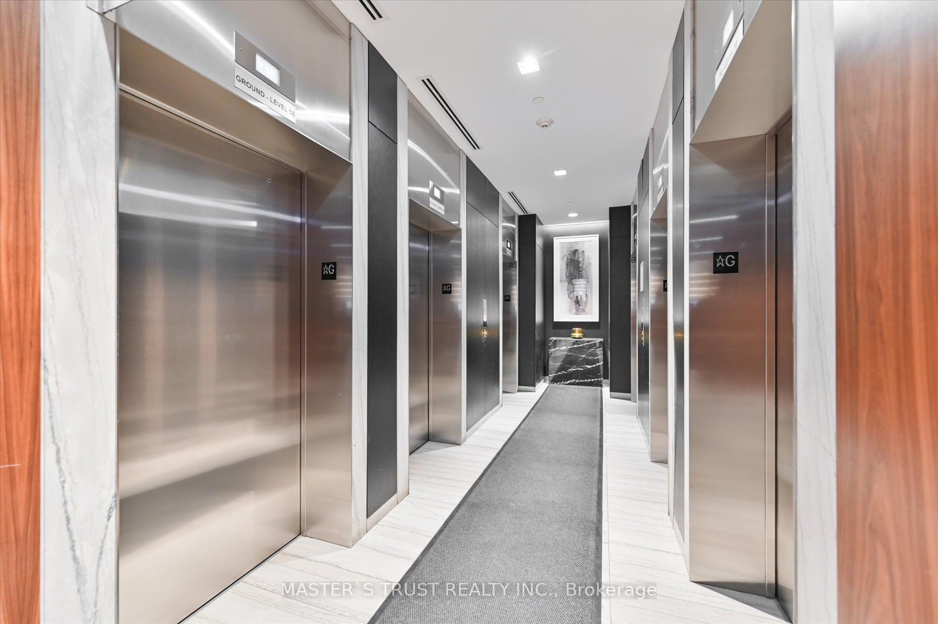 8 Eglinton Avenue E Ph 5801, Toronto, ON M4P 0C1 photo 3