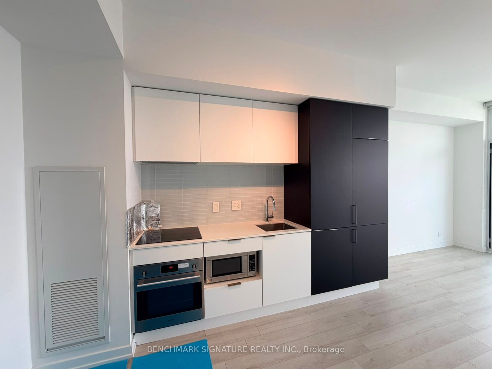 33 Helendale Avenue 2613, Toronto, ON M4R 0A4