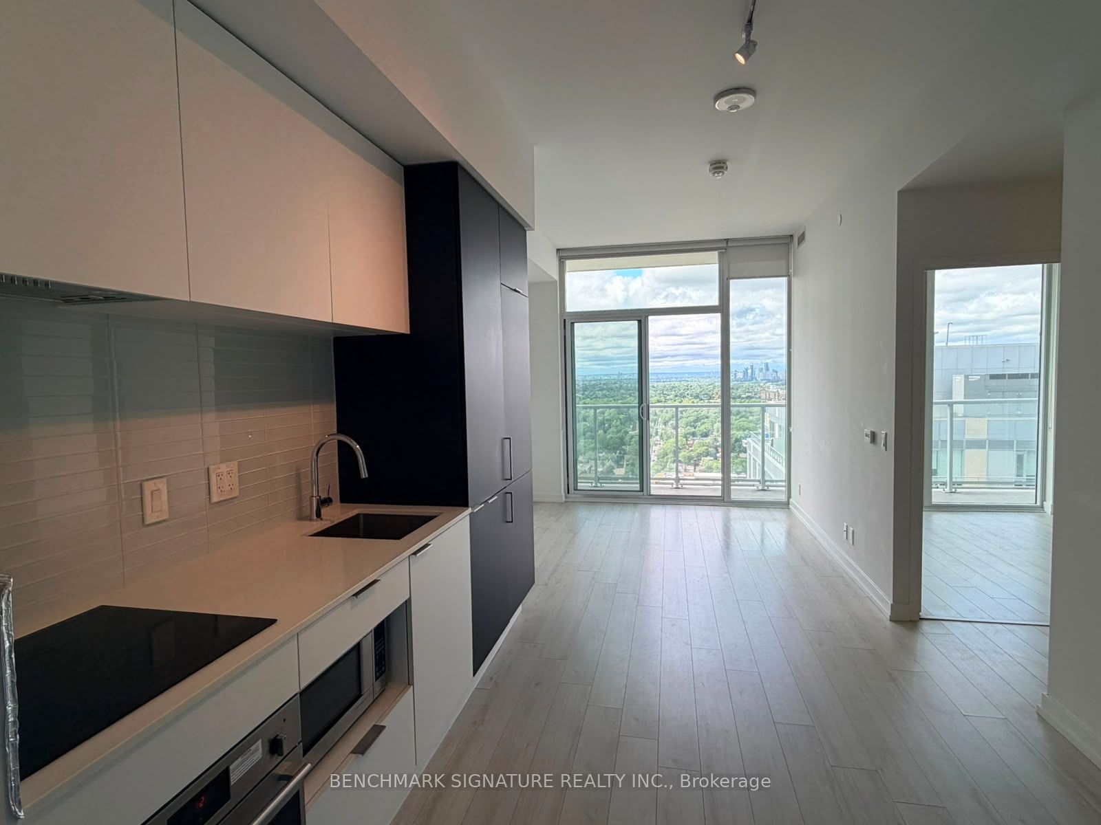 33 Helendale Avenue 2613, Toronto, ON M4R 0A4 photo 4
