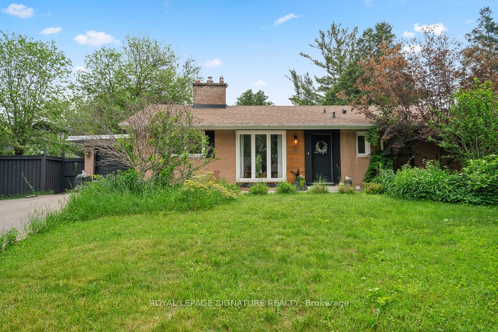 11 Yewfield Crescent, Toronto, ON M3B 2Y4