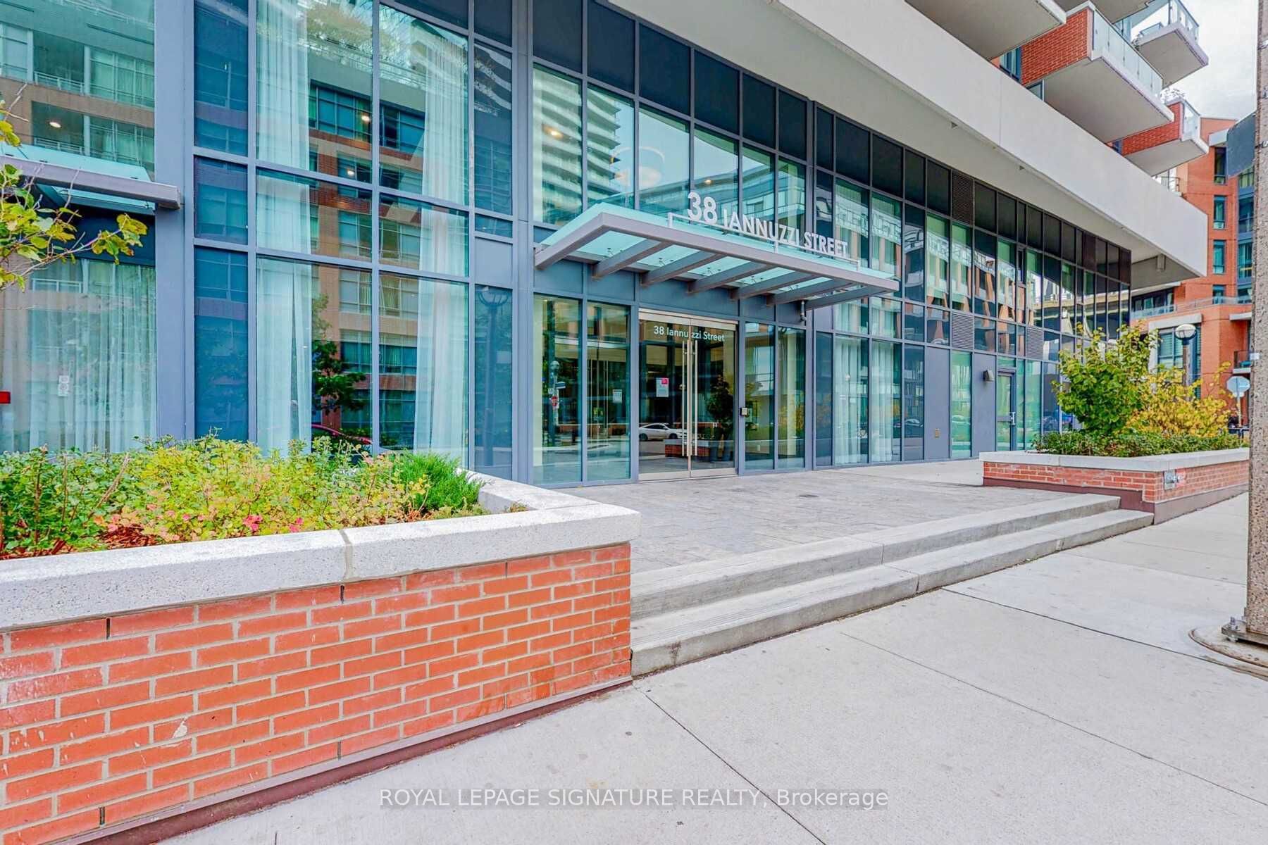 38 Iannuzzi Street 810, Toronto, ON M5V 0S2
