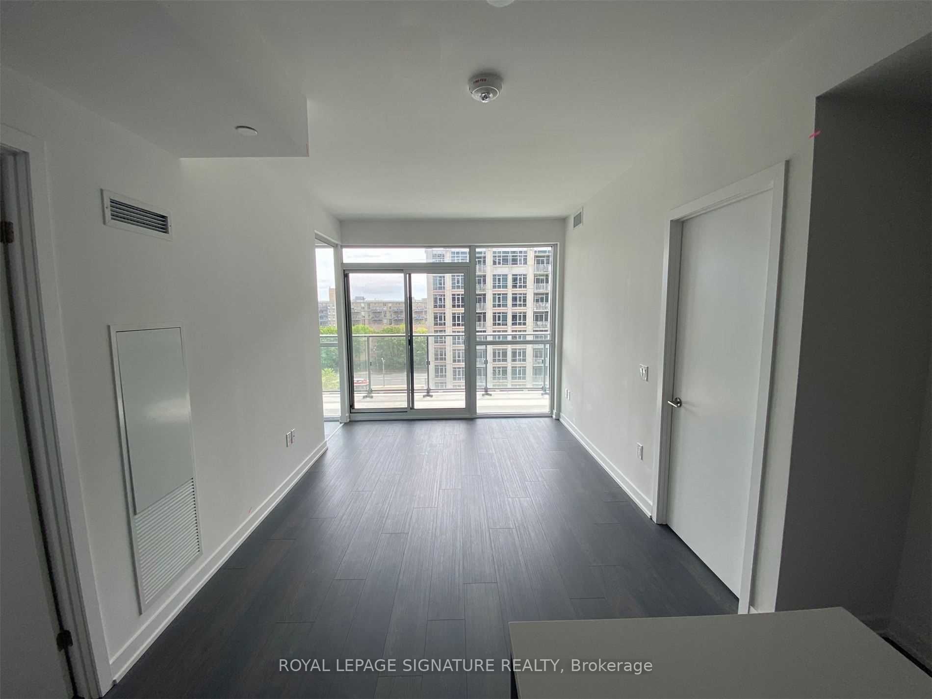 38 Iannuzzi Street 810, Toronto, ON M5V 0S2 photo 5