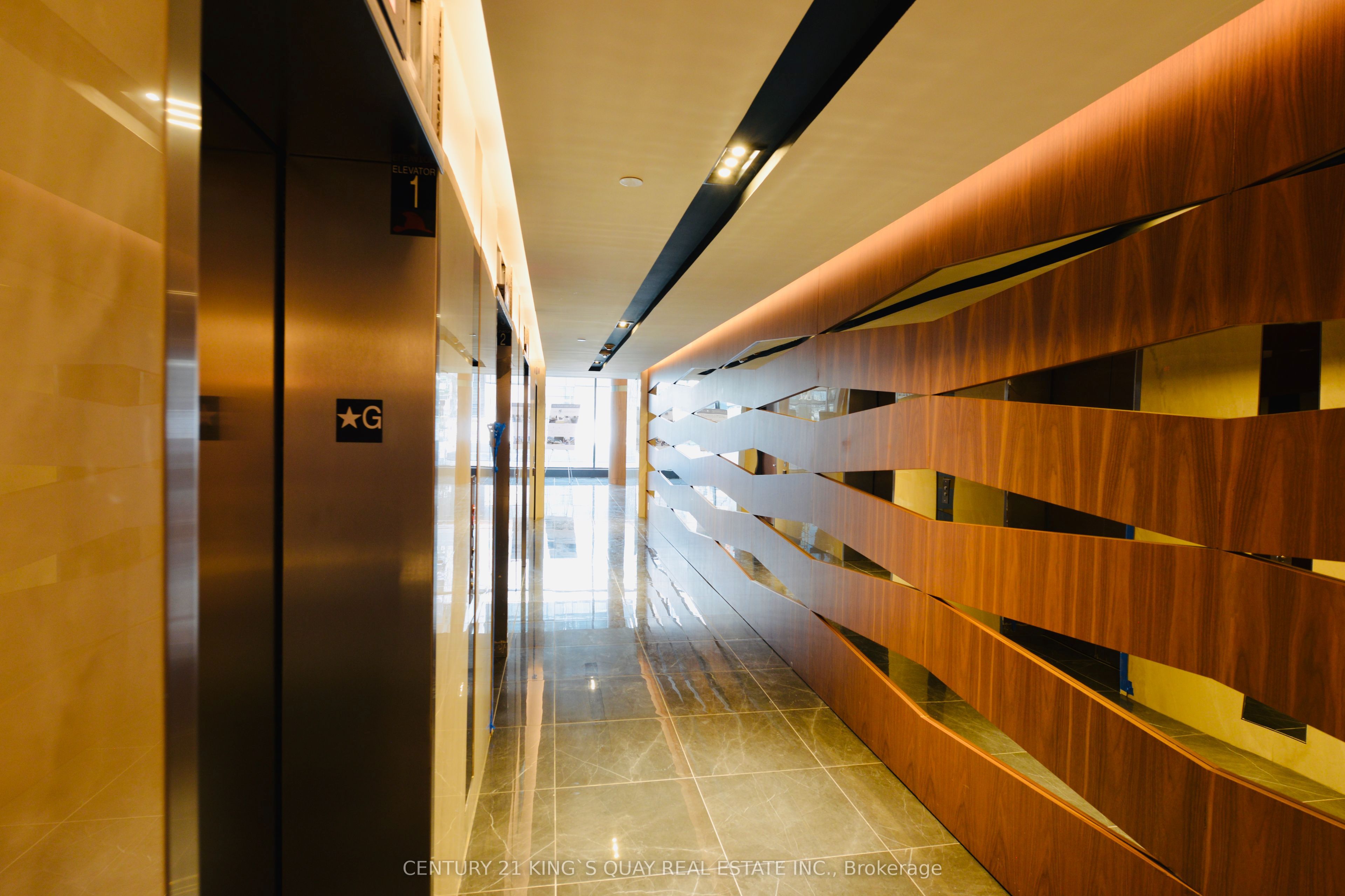 17 Bathurst Street 1806, Toronto, ON M5V 0N1 photo 5