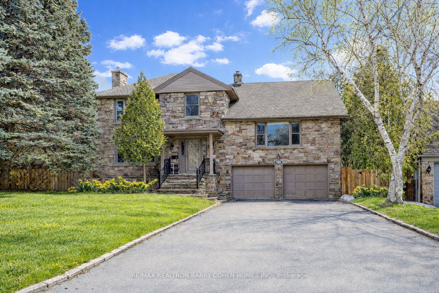 19 Lower Links Road, Toronto, ON M2P 1H5