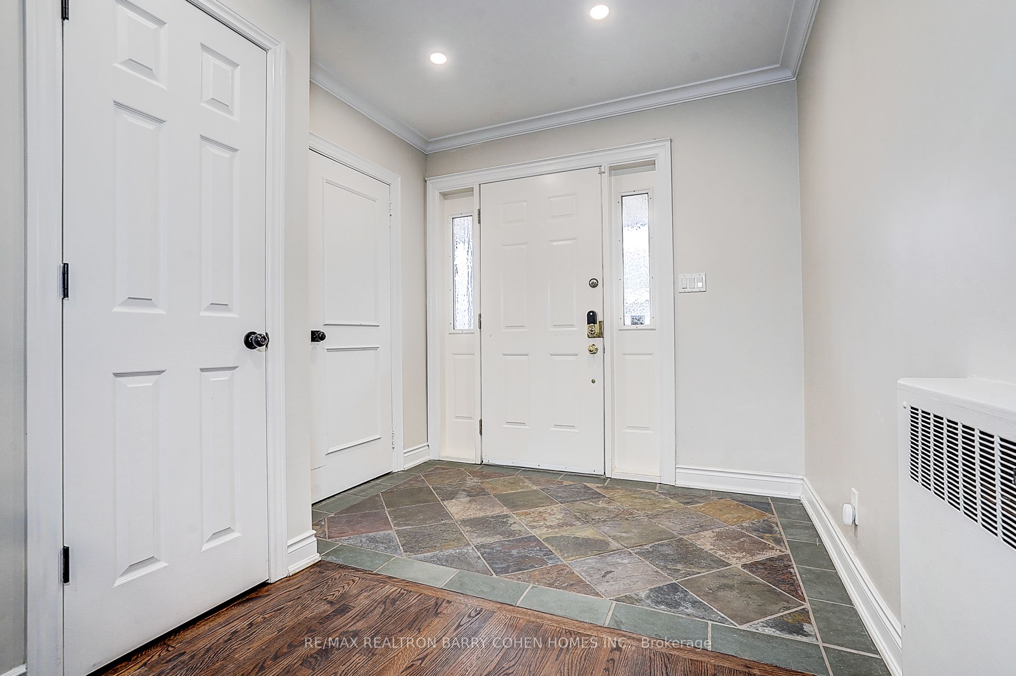 19 Lower Links Road, Toronto, ON M2P 1H5 photo 2