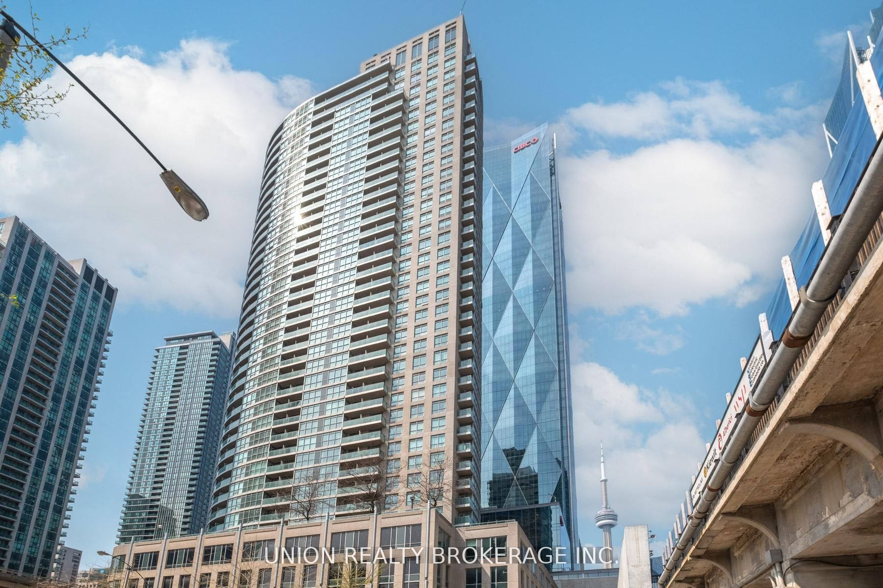 18 Yonge Street 606, Toronto, ON M5E 1Z8