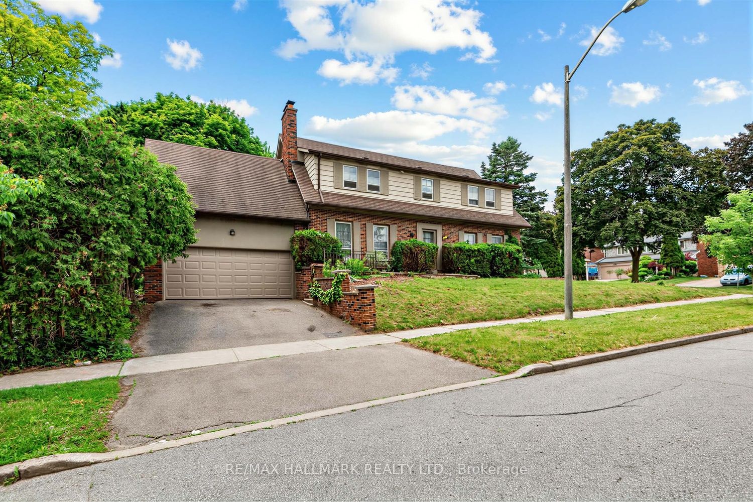 691 Conacher Drive, Toronto, ON M2M 3N4 photo 2